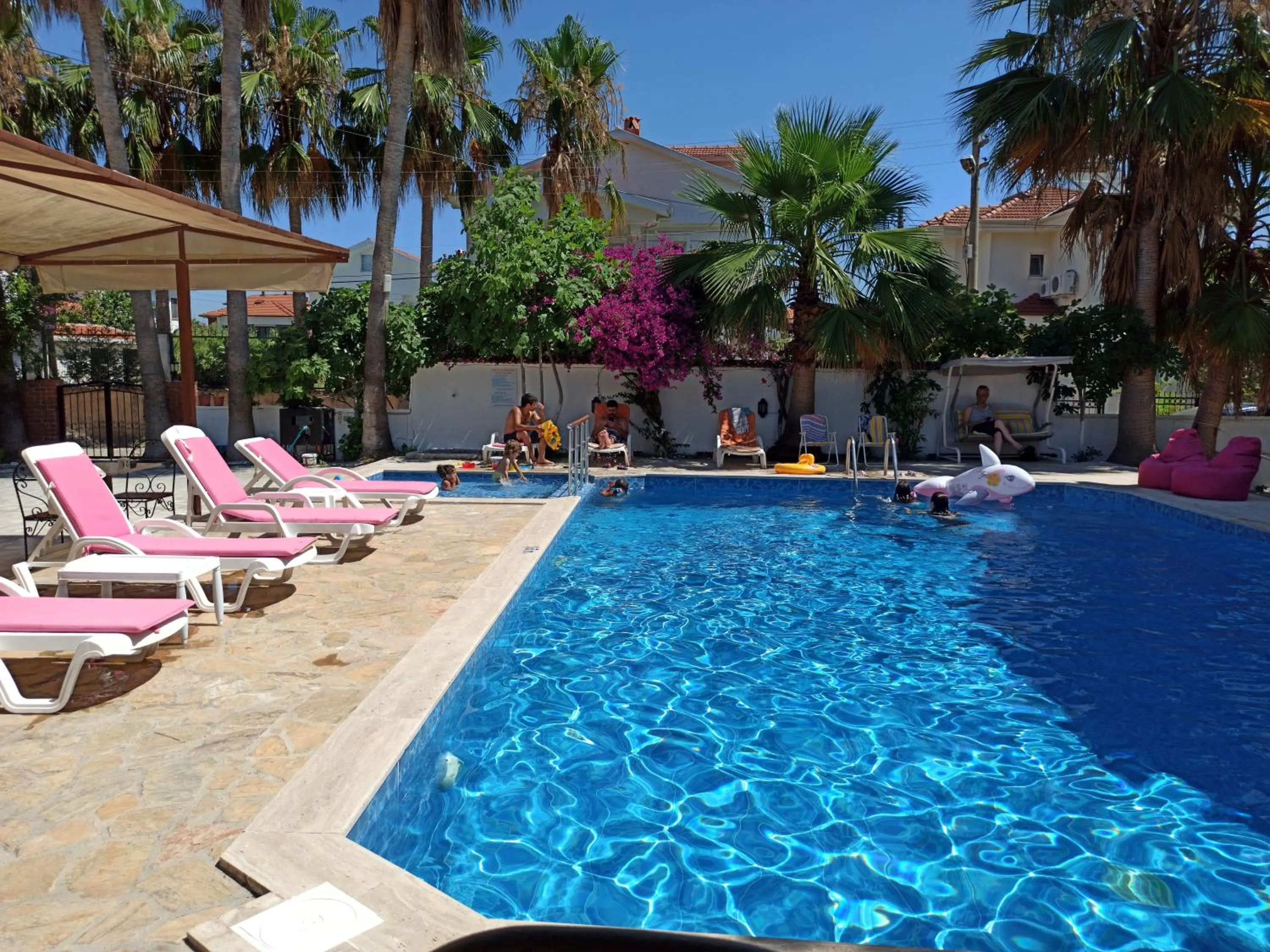 Swimming pool in Işıl Suit Apart Otel