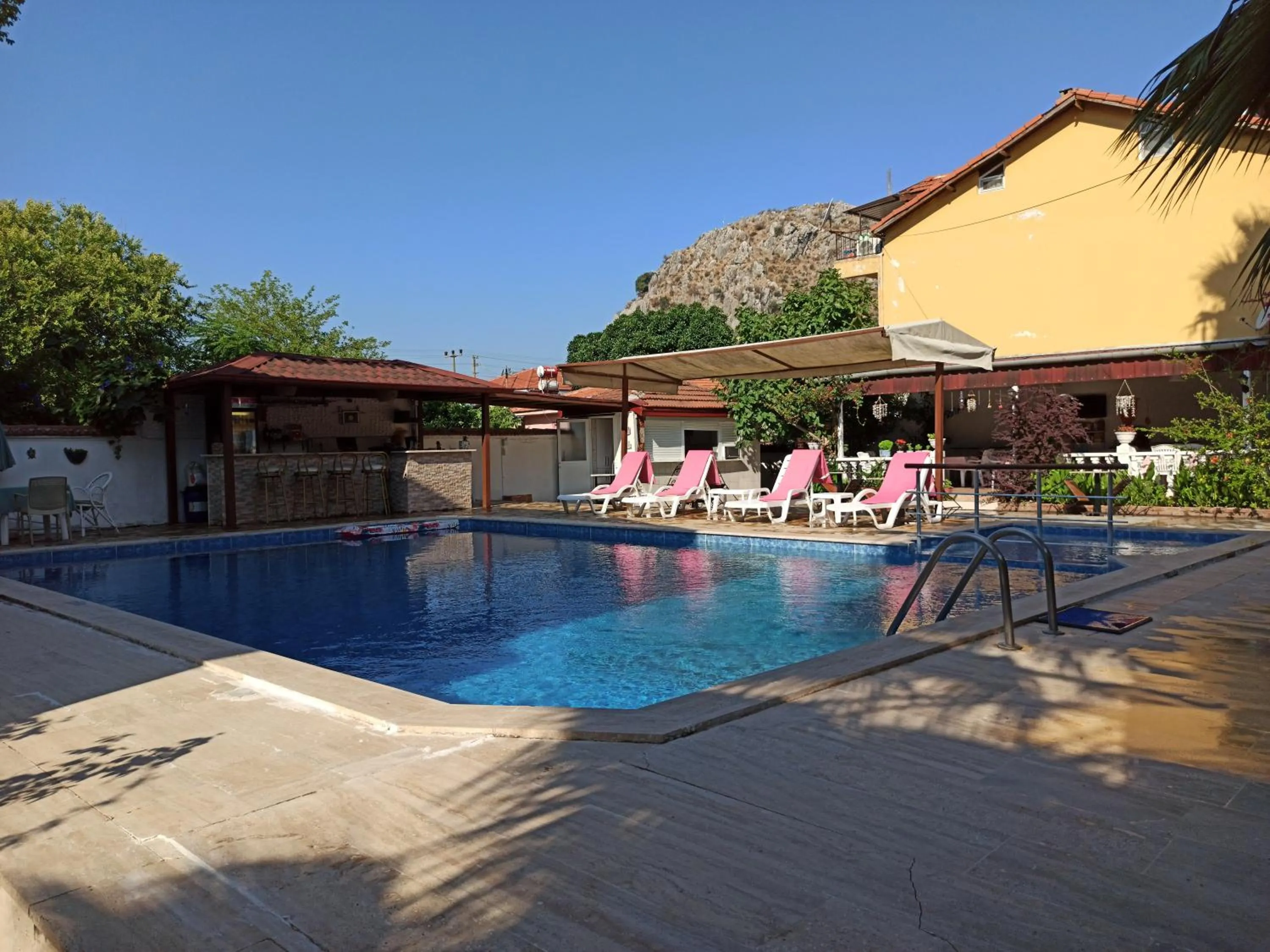 Swimming pool in Işıl Suit Apart Otel