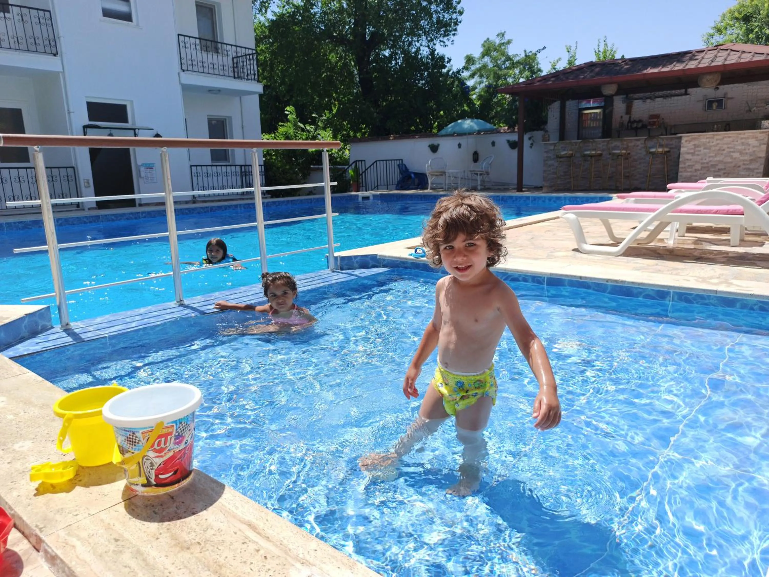 Swimming pool in Işıl Suit Apart Otel