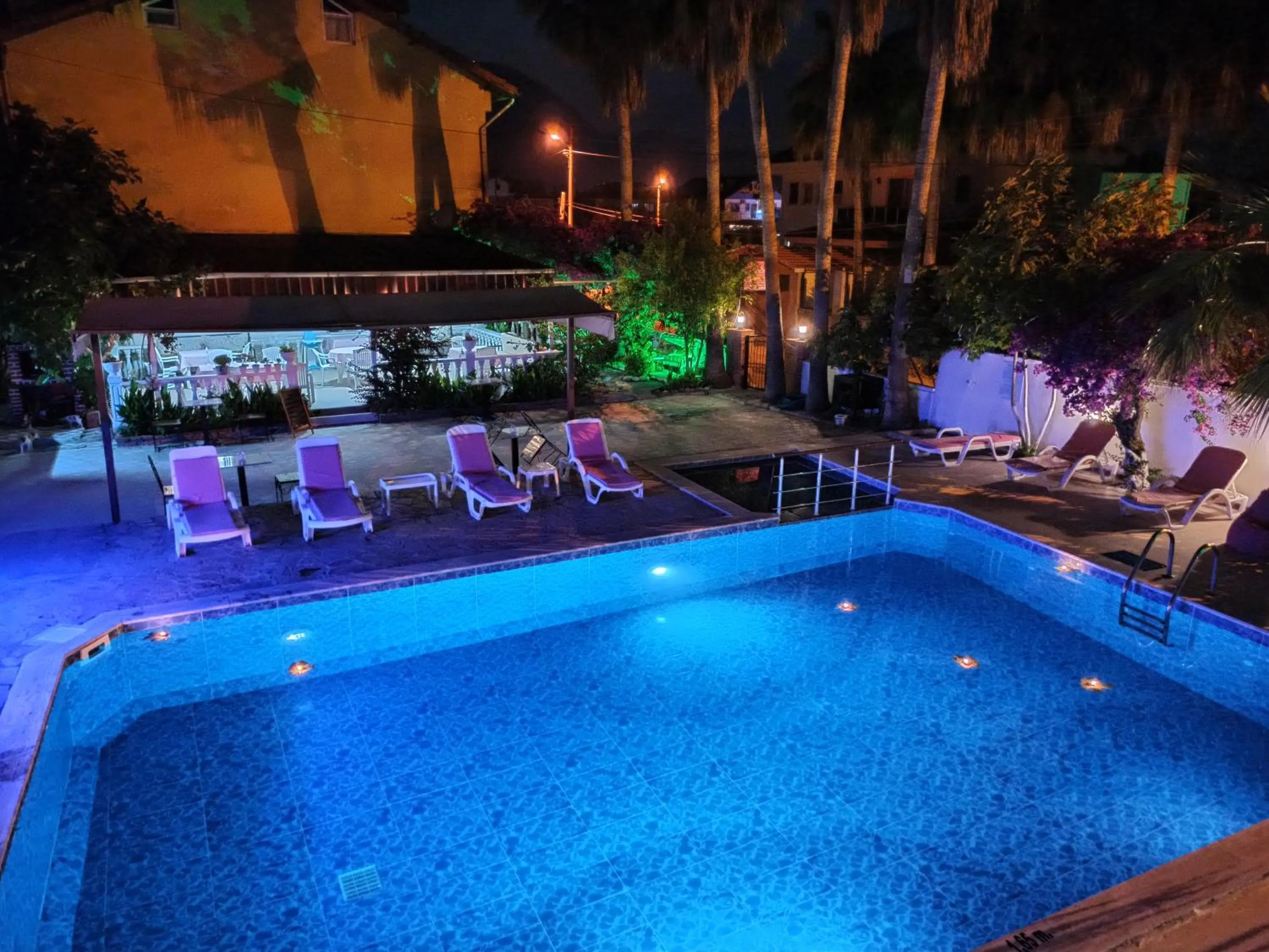 Swimming pool in Işıl Suit Apart Otel