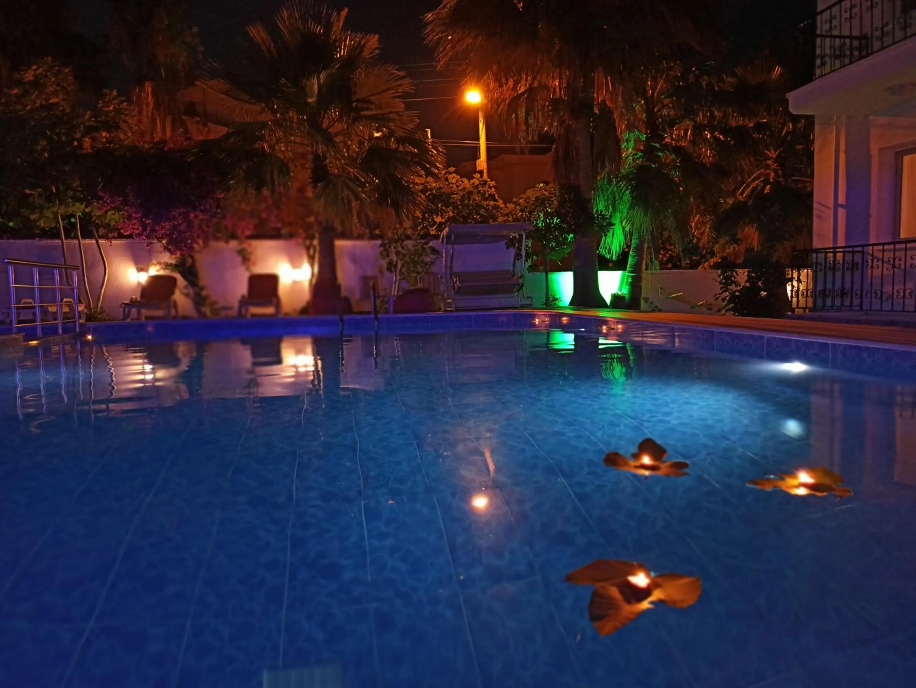 Swimming pool in Işıl Suit Apart Otel