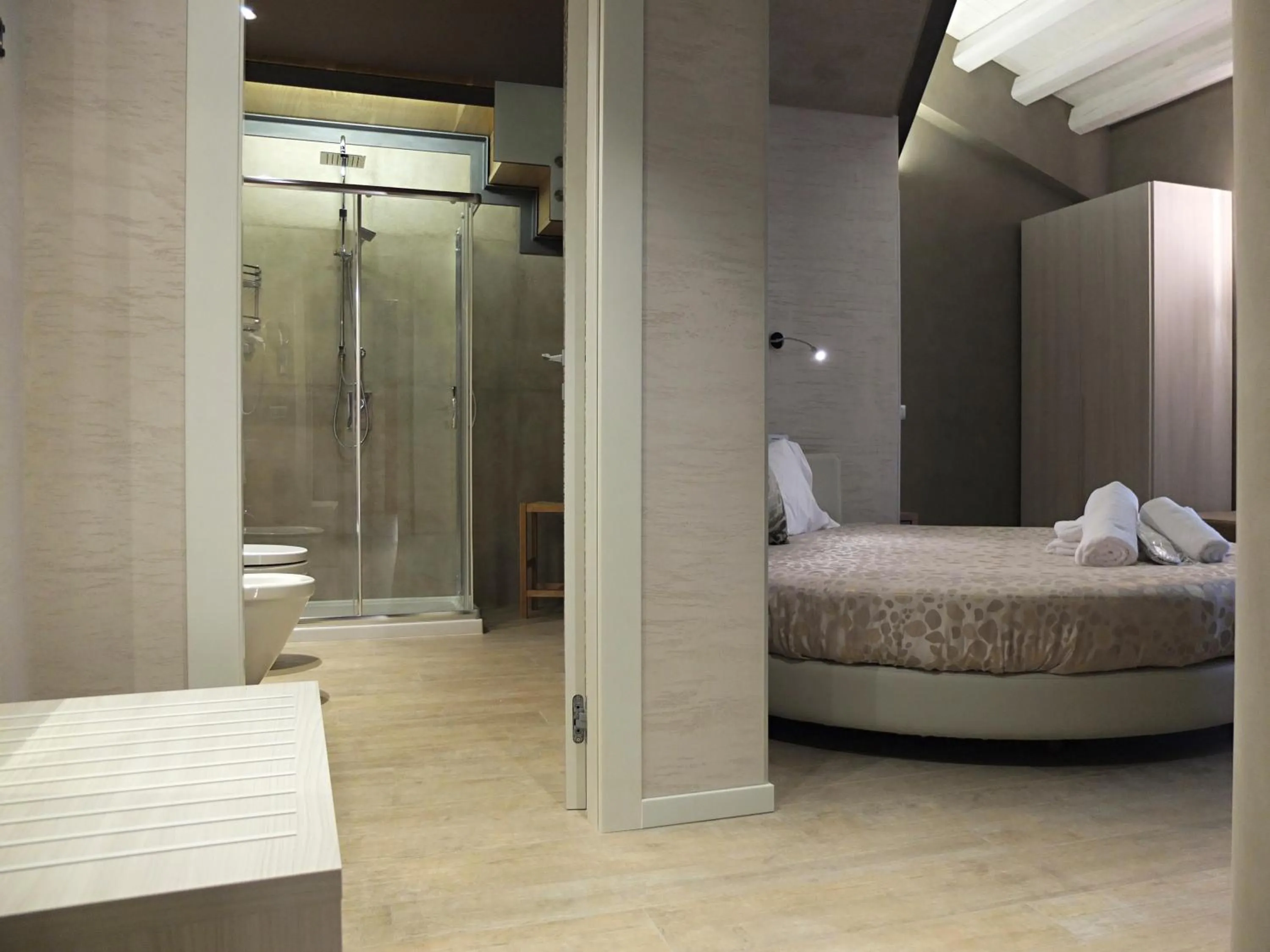 Bedroom, Bed in Notti O' Tunn Luxury Rooms in centro