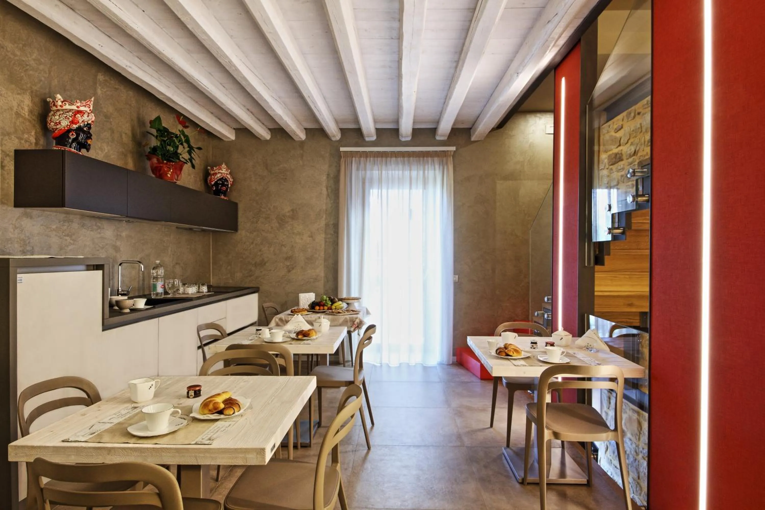 Restaurant/places to eat in Notti O' Tunn Luxury Rooms in centro