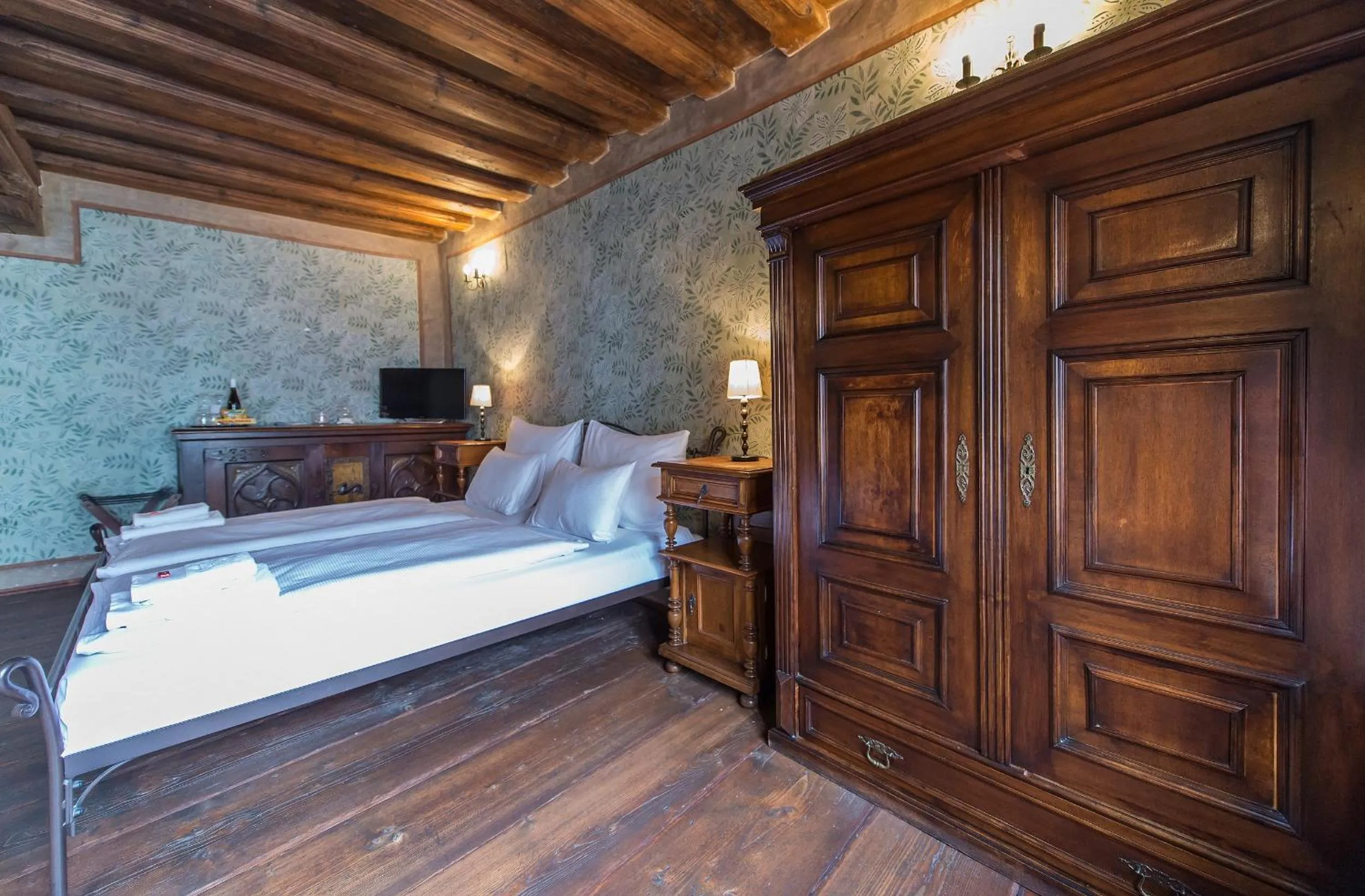 Bed in Alt Straninger