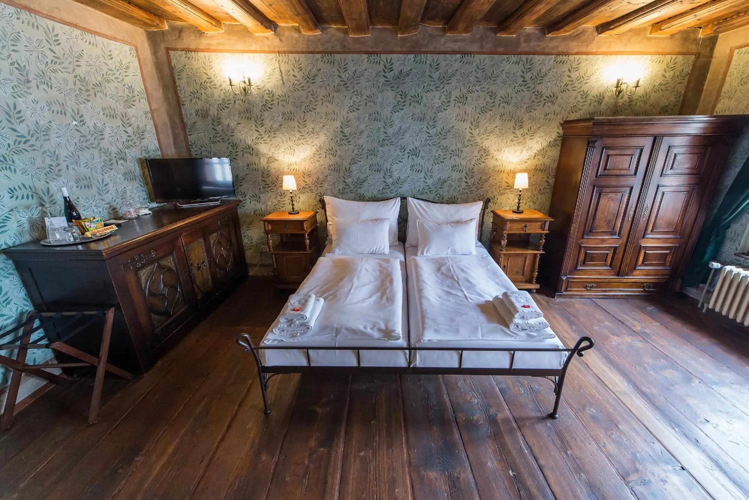 Bed in Alt Straninger