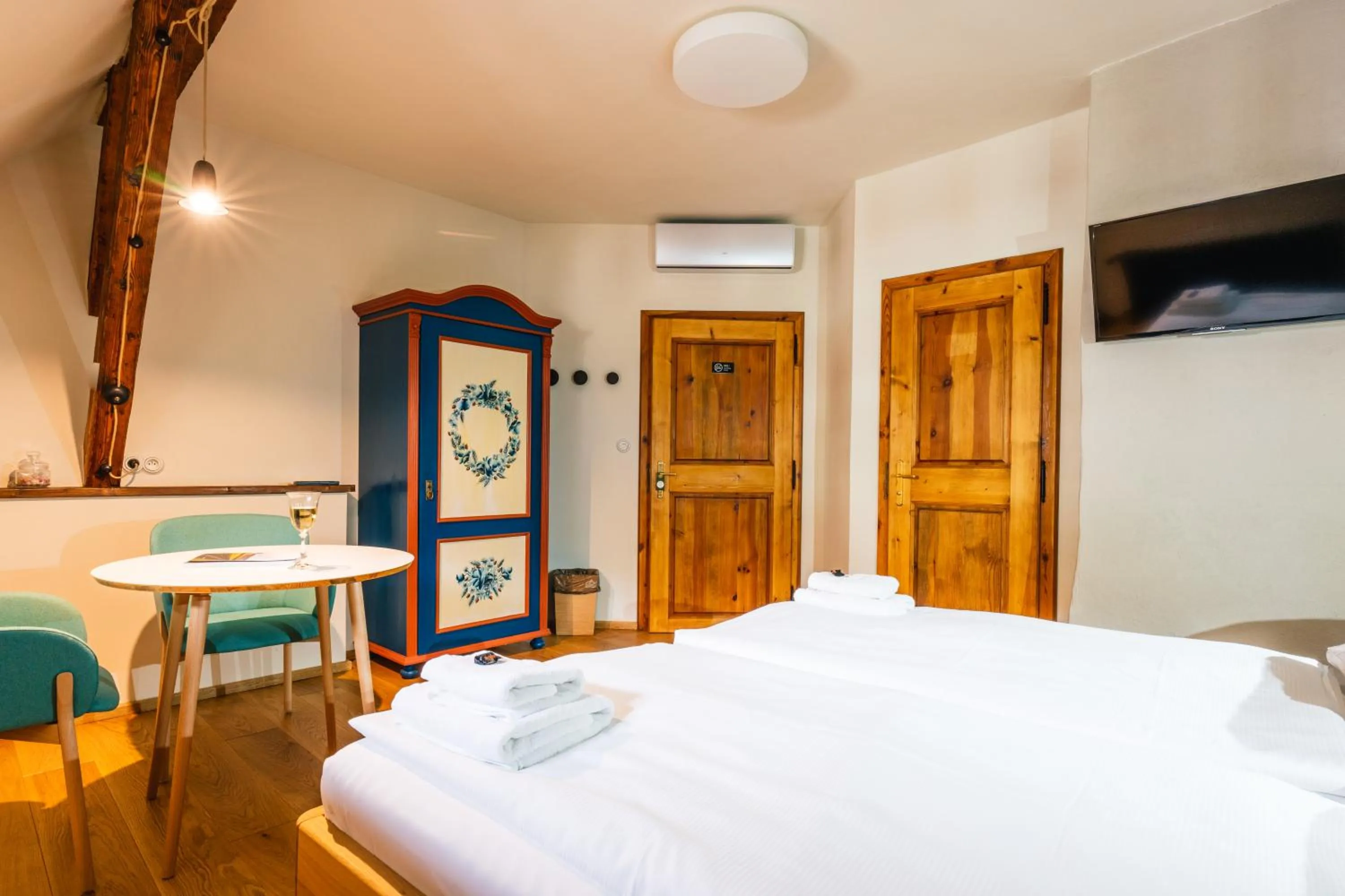 Bed in Alt Straninger