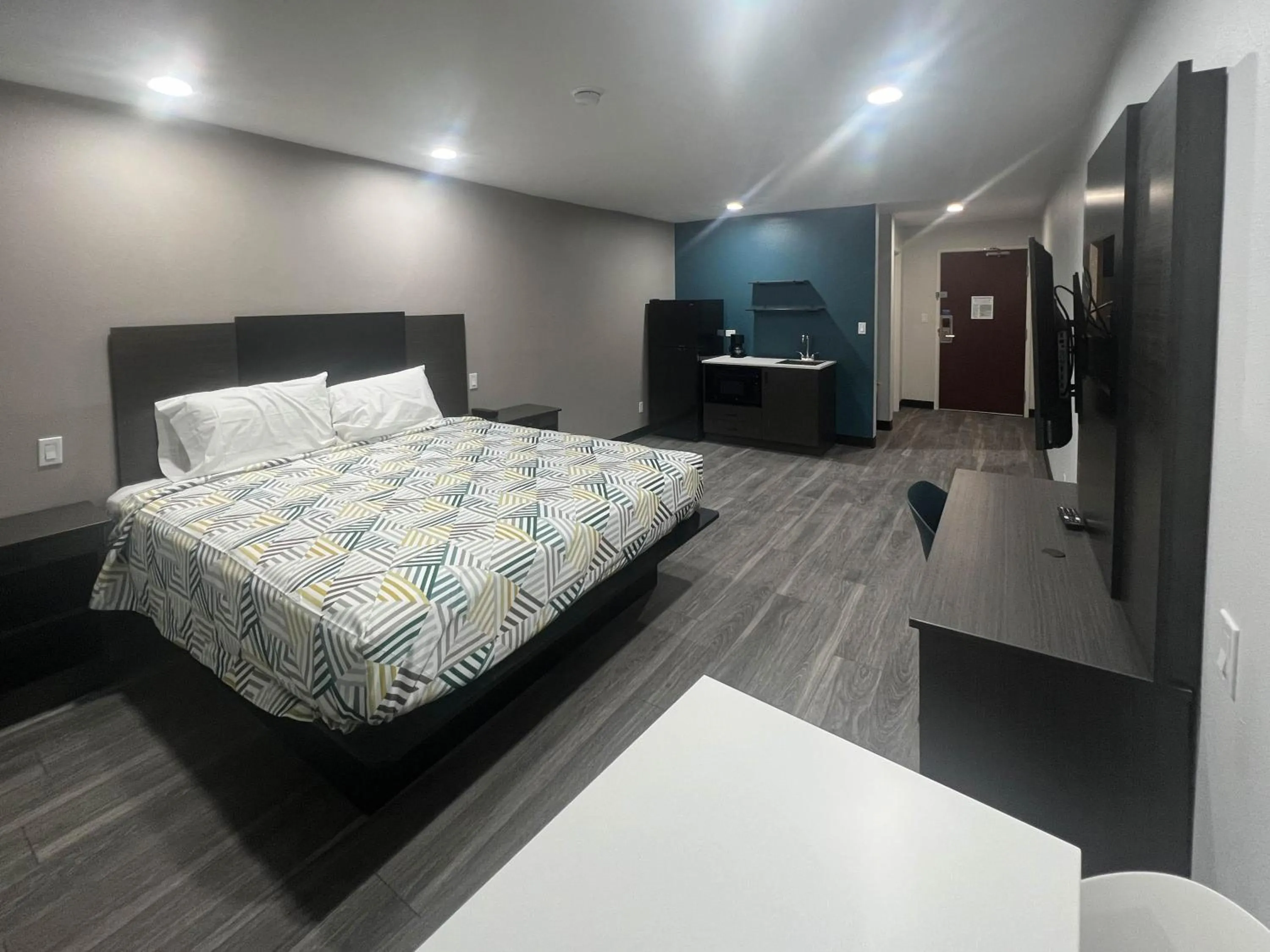 Bedroom, Bed in Studio 6 Oklahoma City, OK South