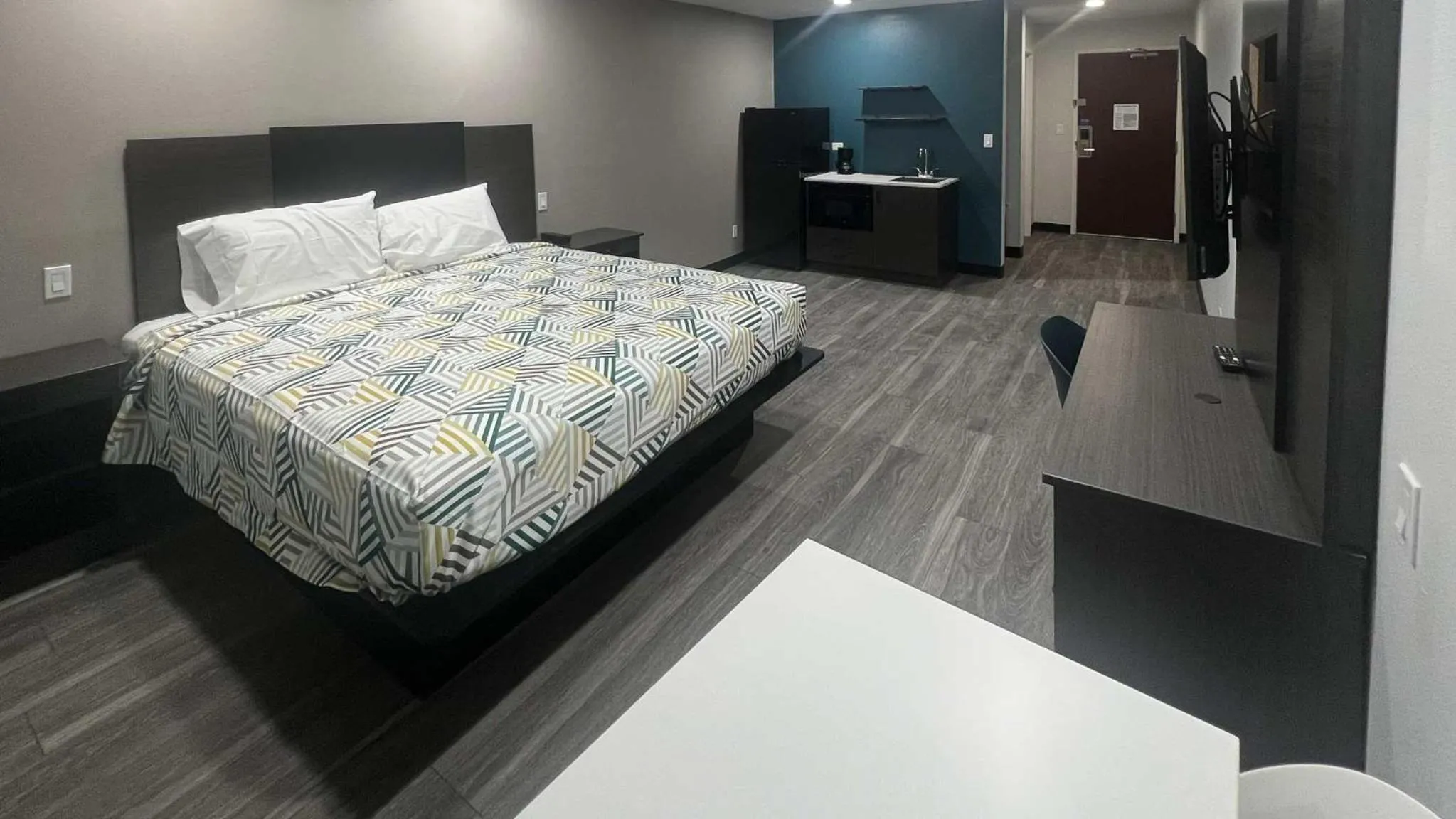 Bedroom, Bed in Studio 6 Oklahoma City, OK South