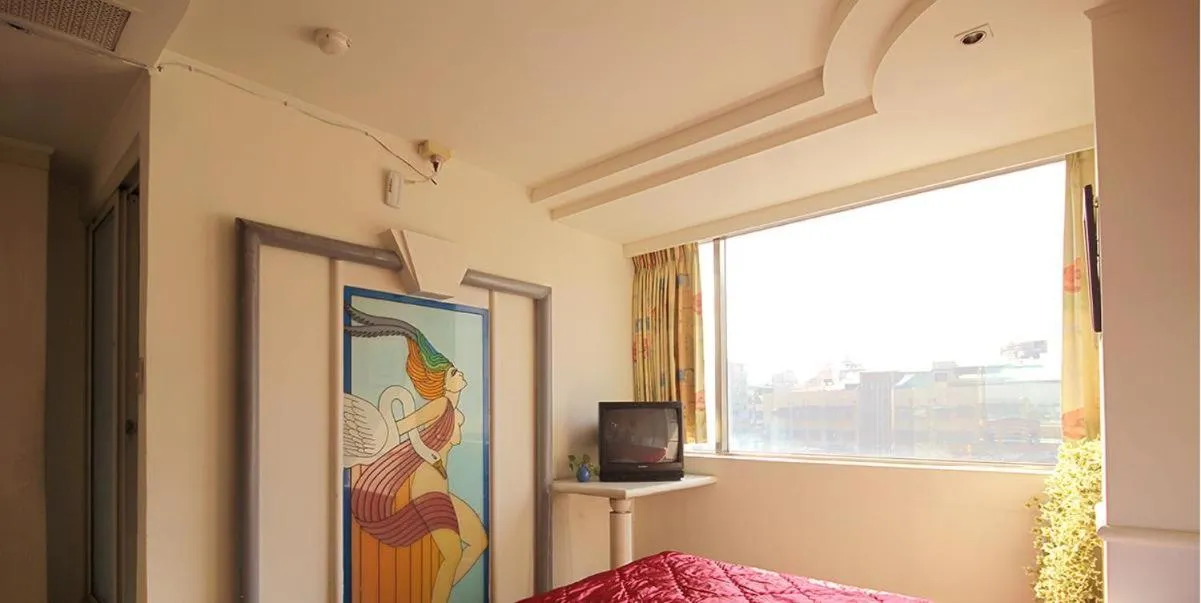 City view, Bed in Broadway Hotel