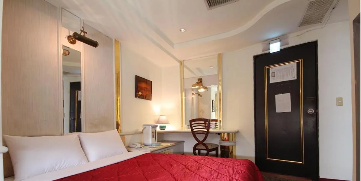 City view, Bed in Broadway Hotel