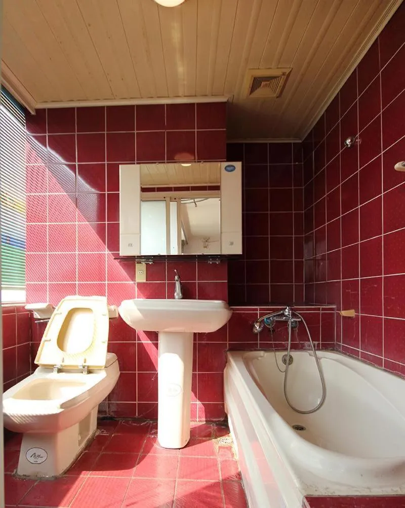 Bathroom in Broadway Hotel