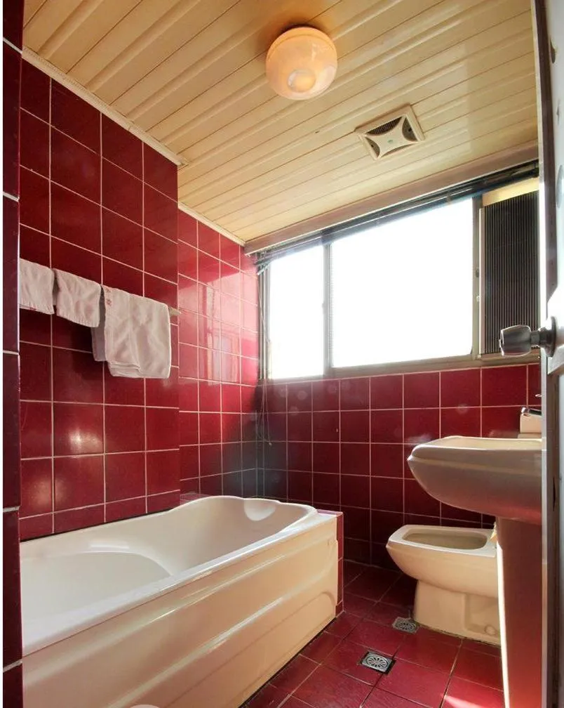 Bathroom in Broadway Hotel