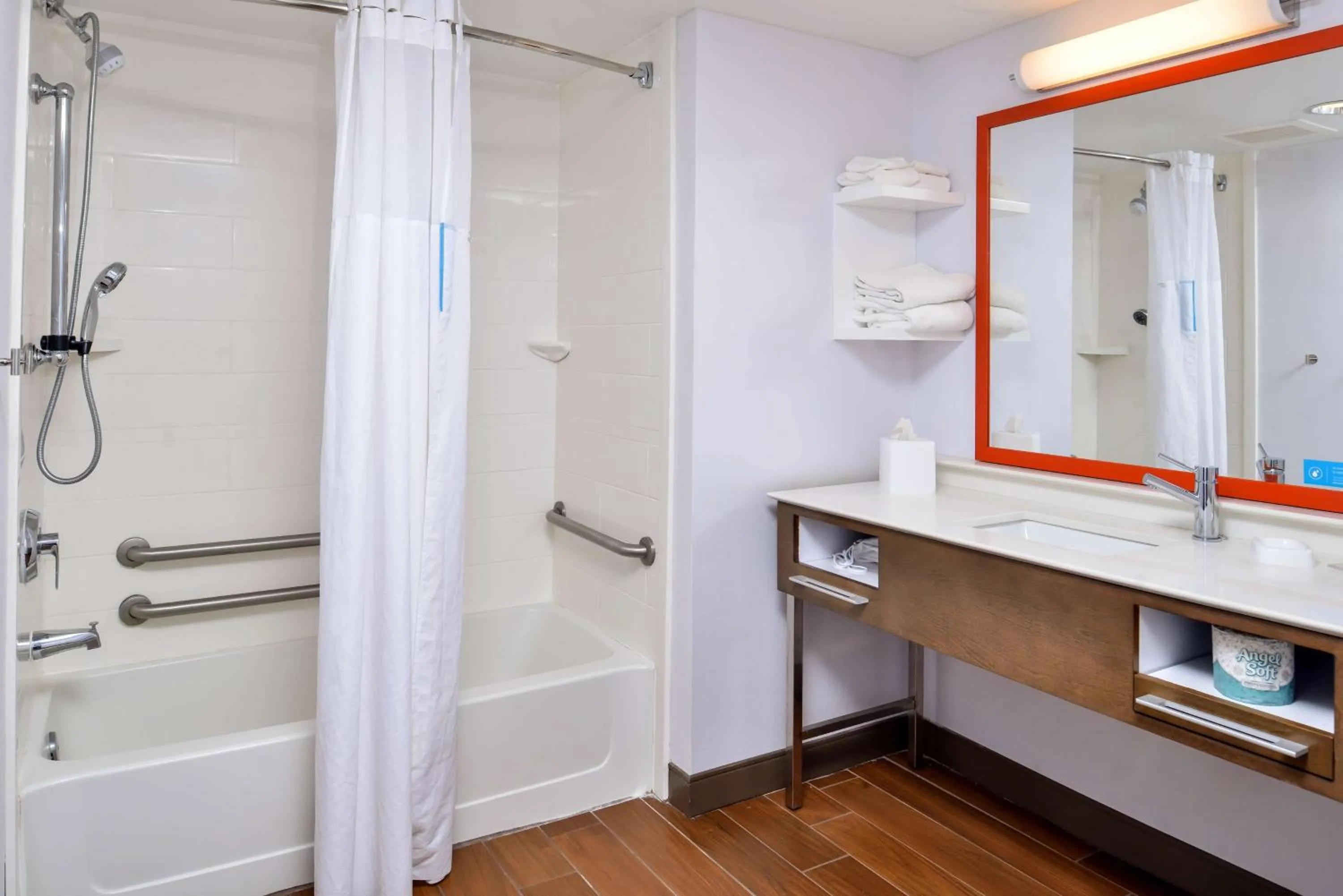 Bathroom in Hampton Inn Emporia