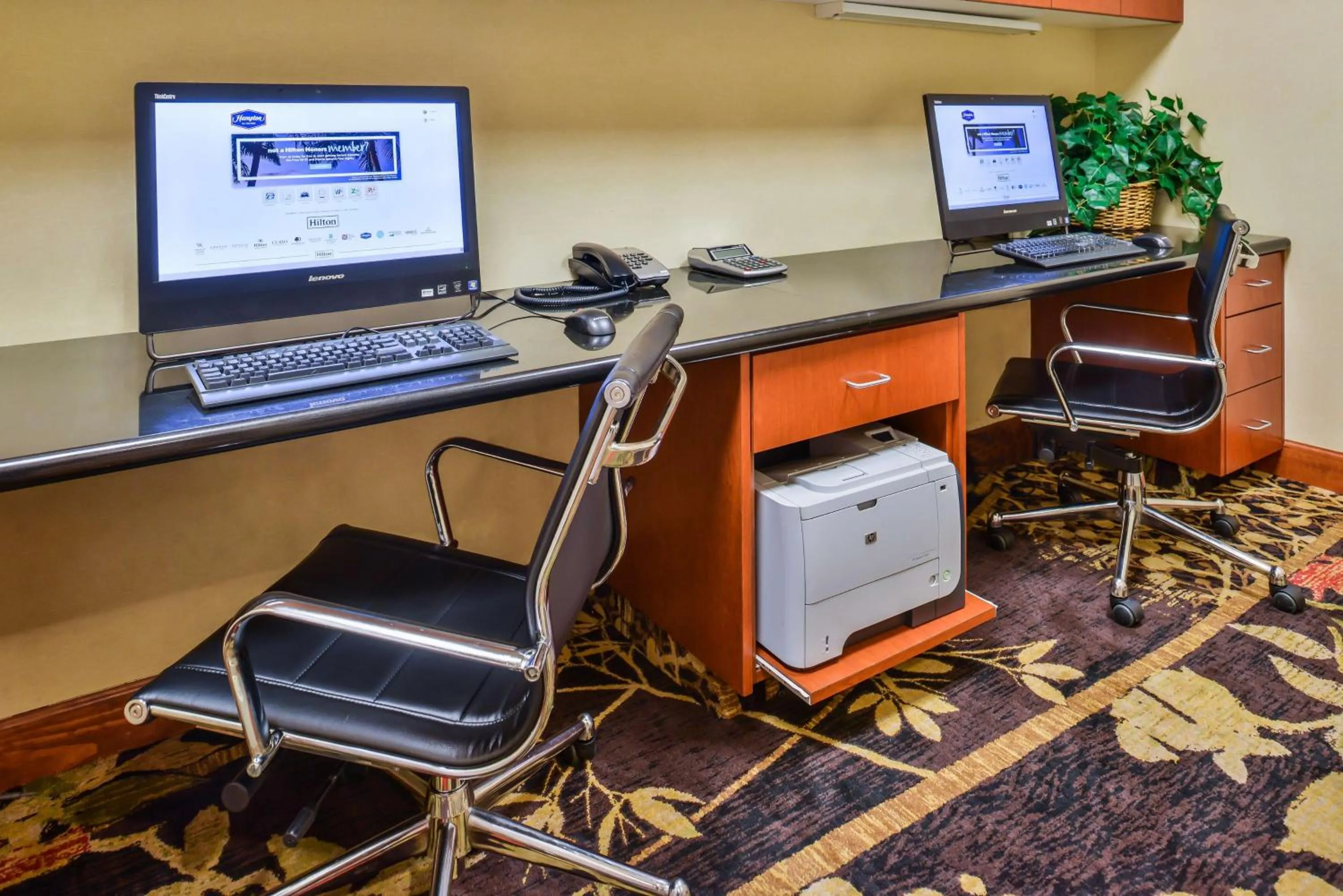 Business facilities in Hampton Inn Emporia