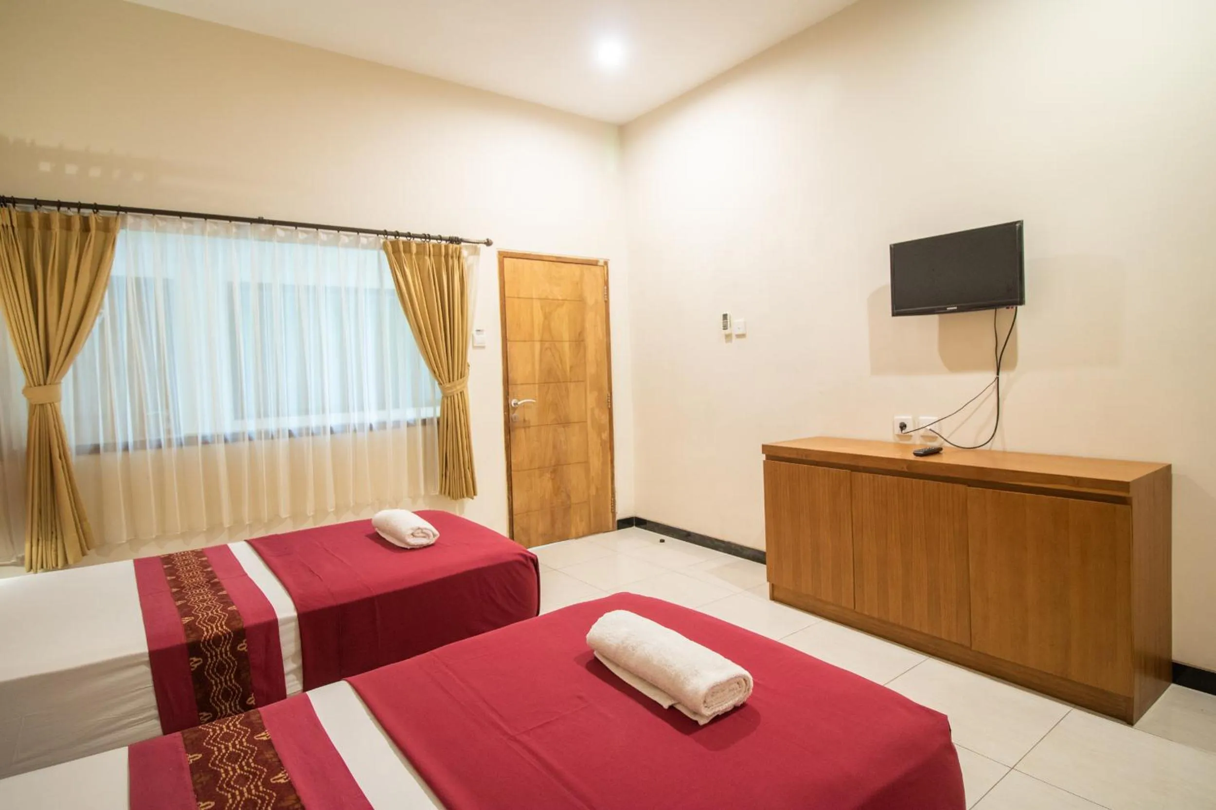 Property building, Bed in Kuta Suci Guesthouse