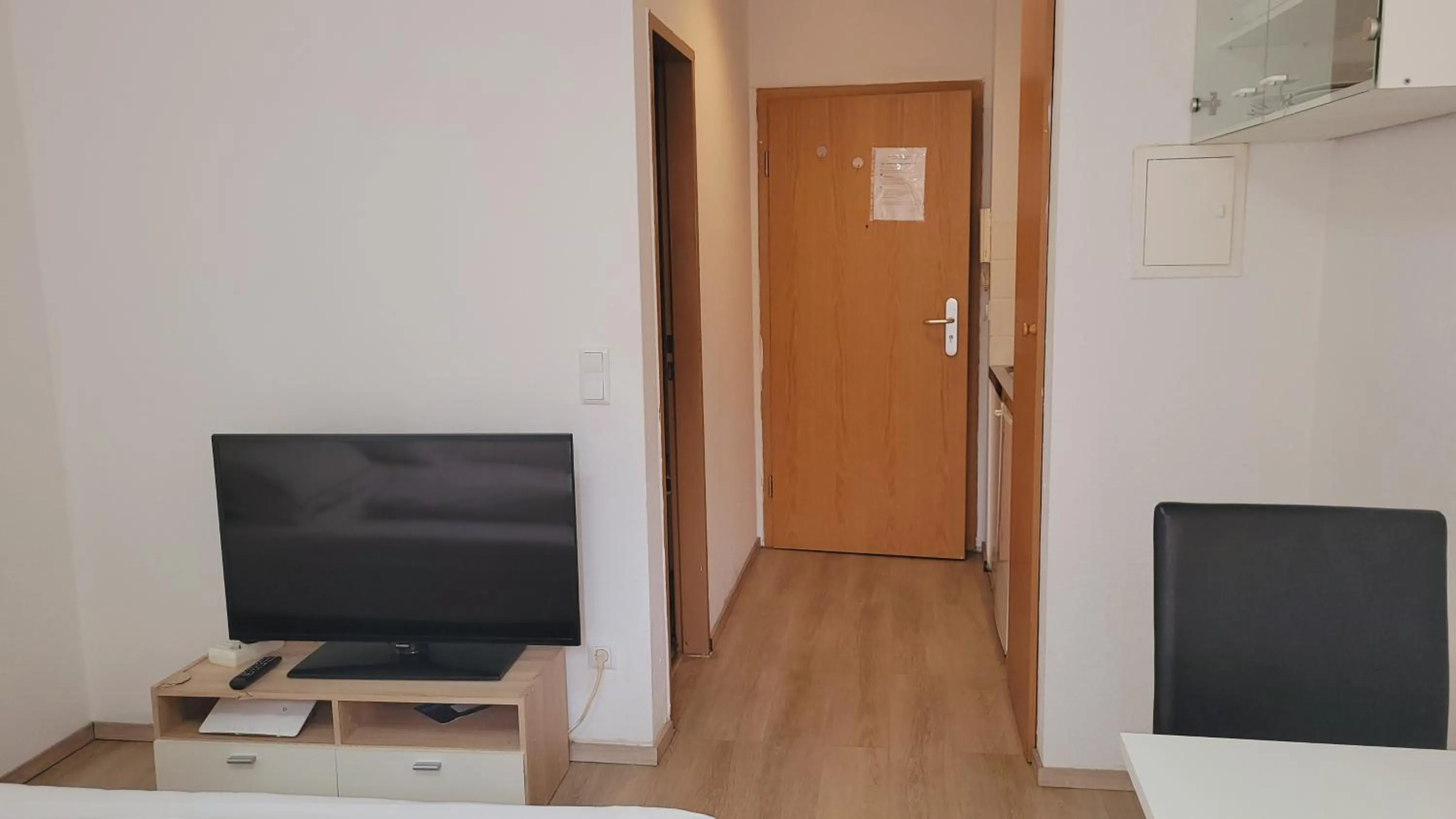 Communal lounge/ TV room in Saarbrücken City Apartments