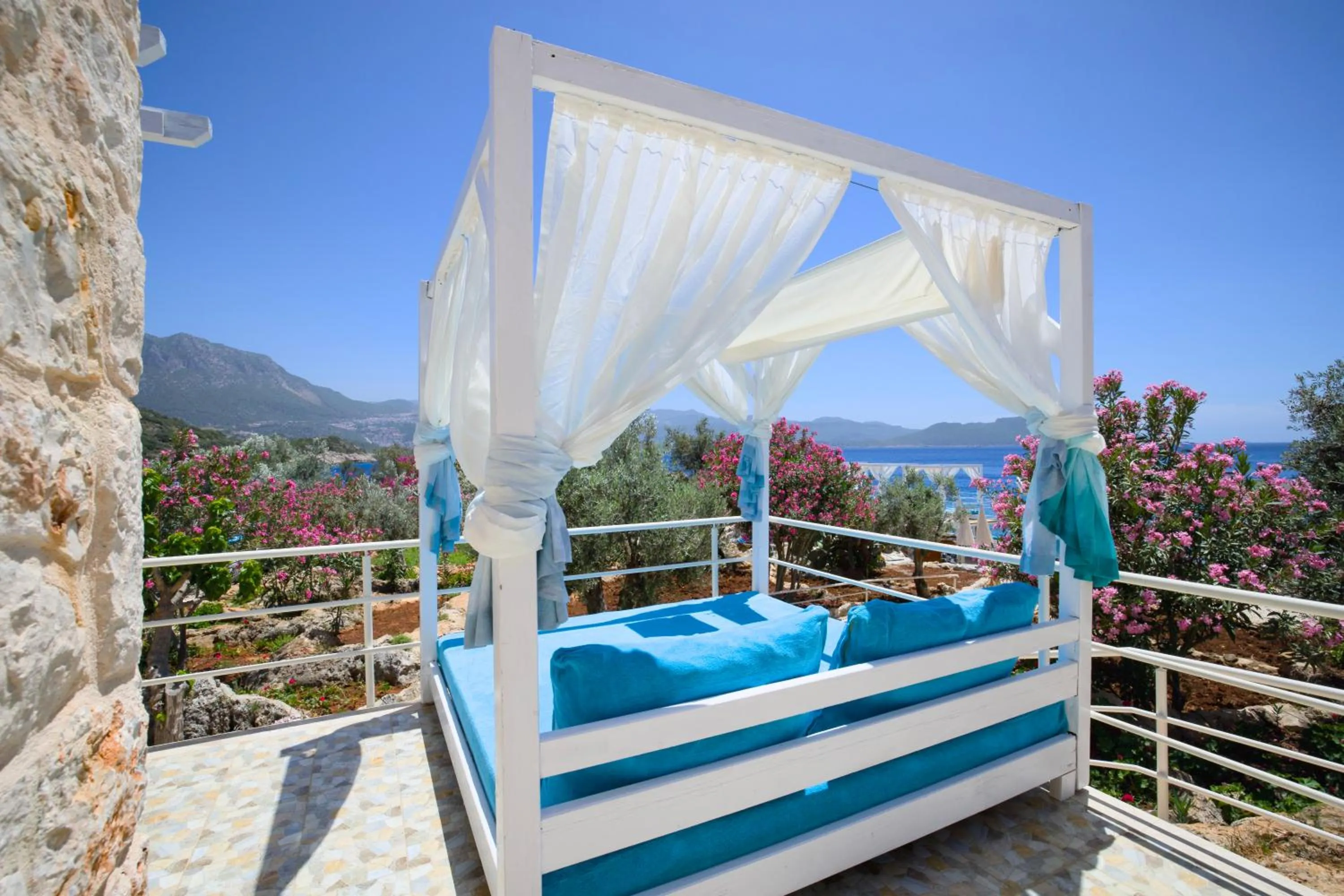 Day in Blanca Beach Hotel