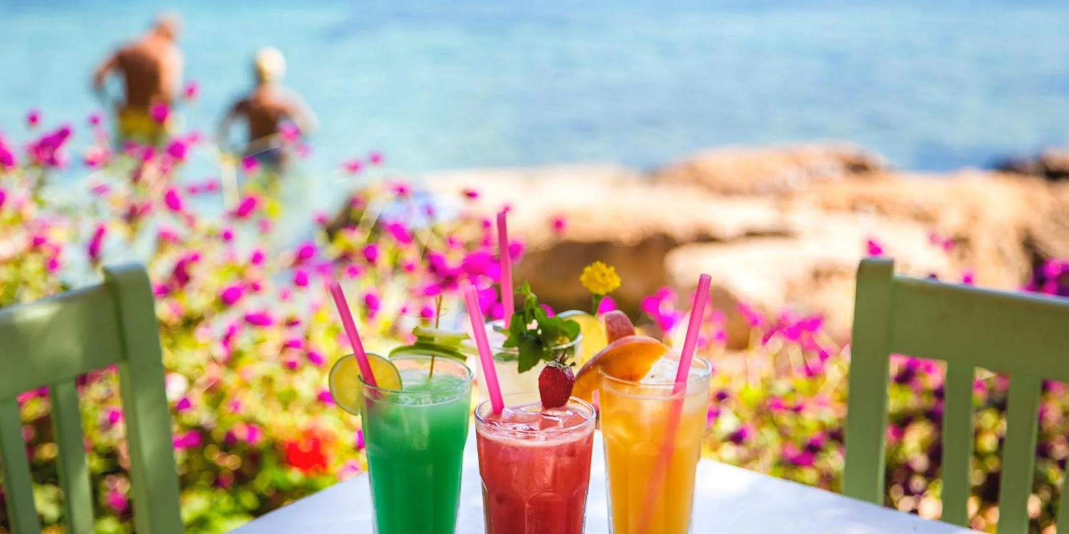 Lounge or bar in Blanca Beach Hotel