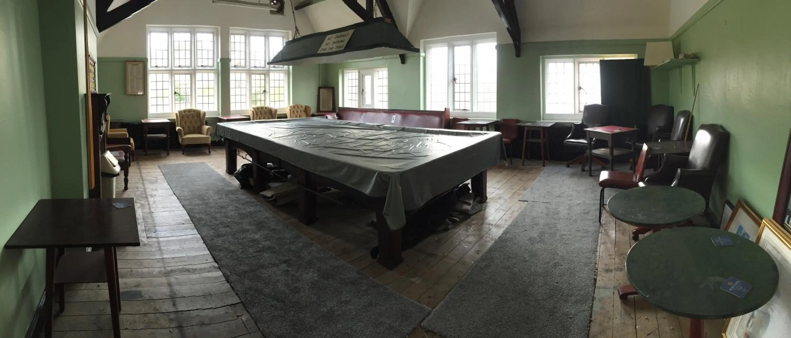 Property building, Bed in INGRAM ARMS HOTEL, HATFIELD