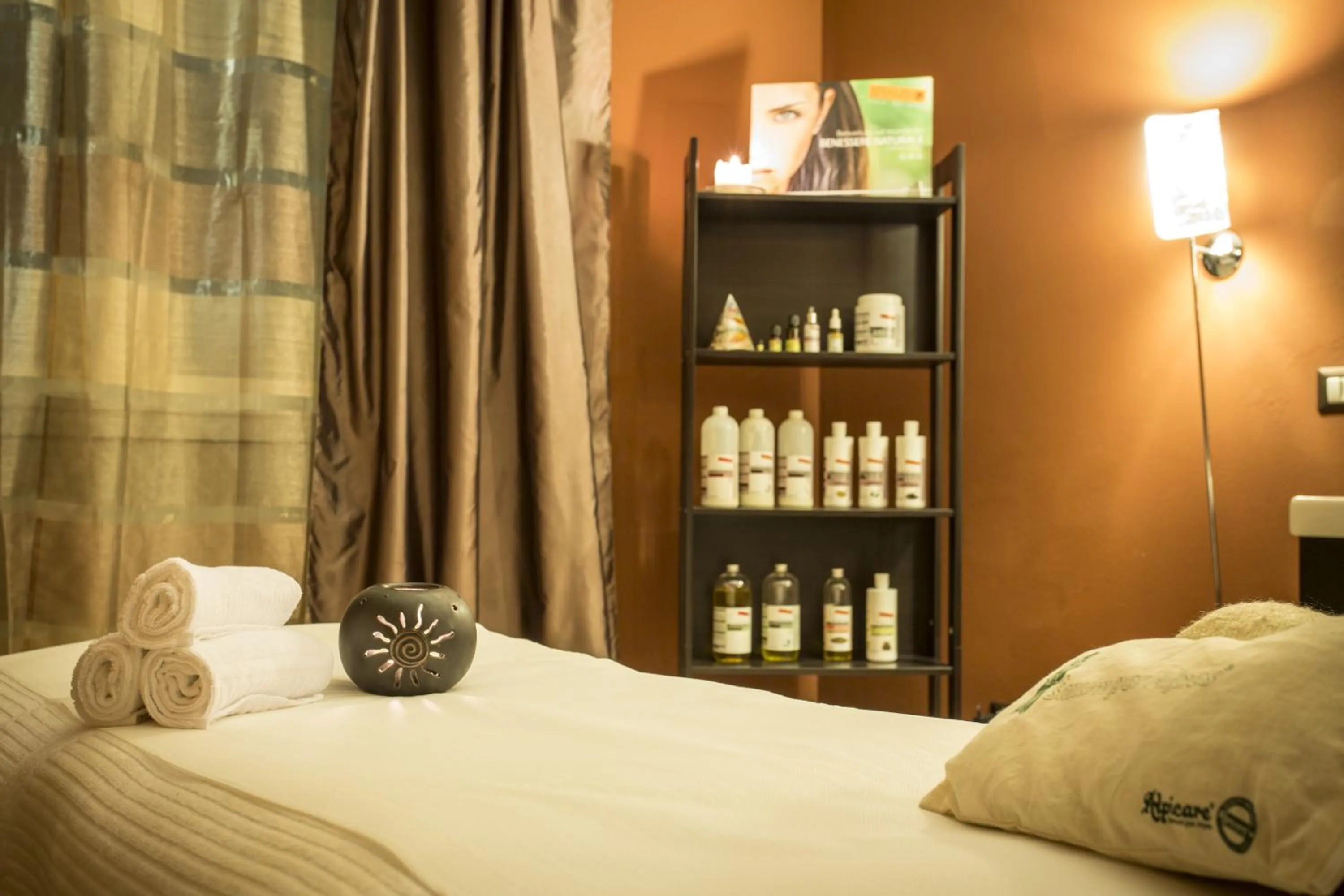 Massage, Bed in Hotel Norge