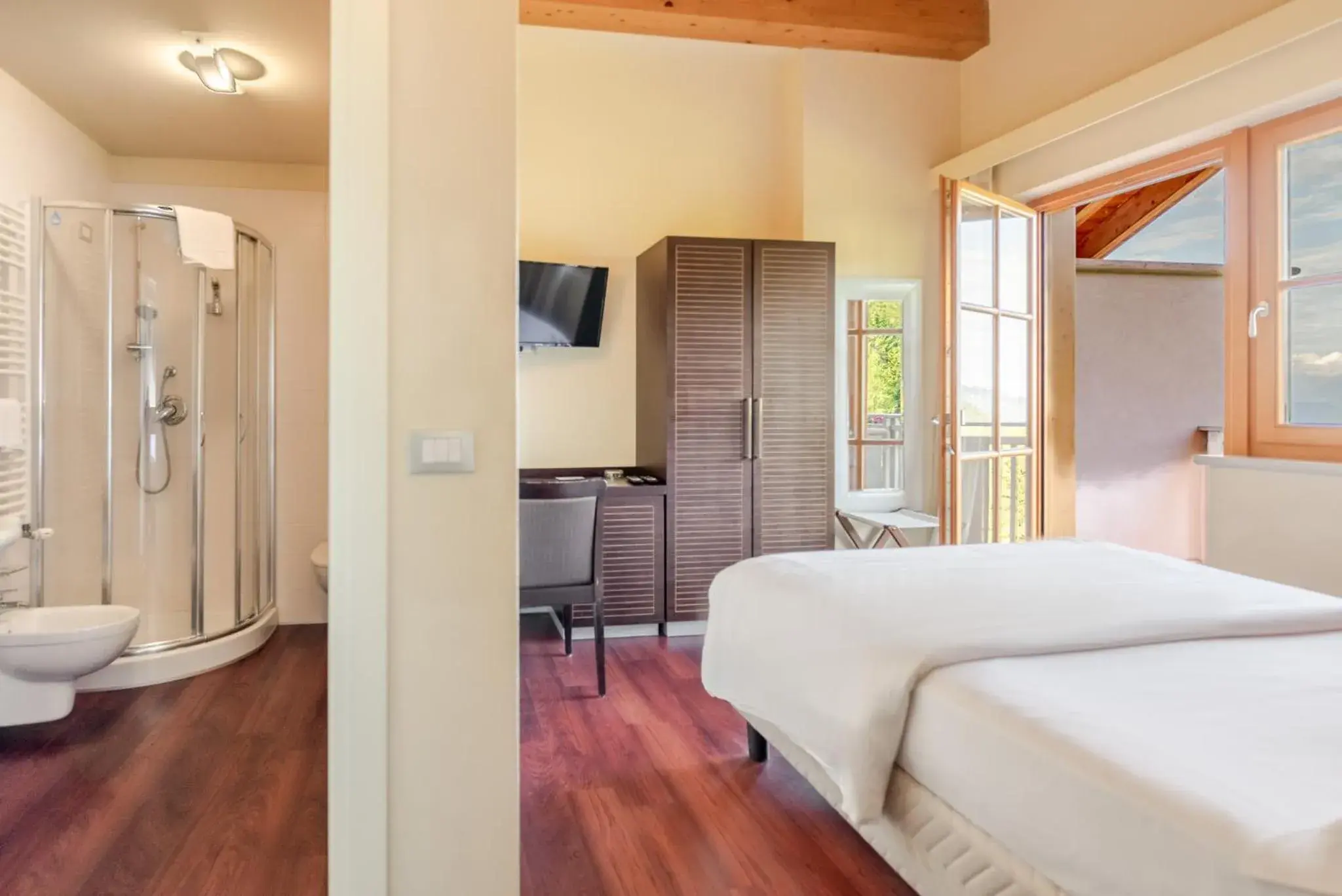 Two Connecting Double Rooms in Hotel Norge Two Connecting Double Rooms in Hotel Norge