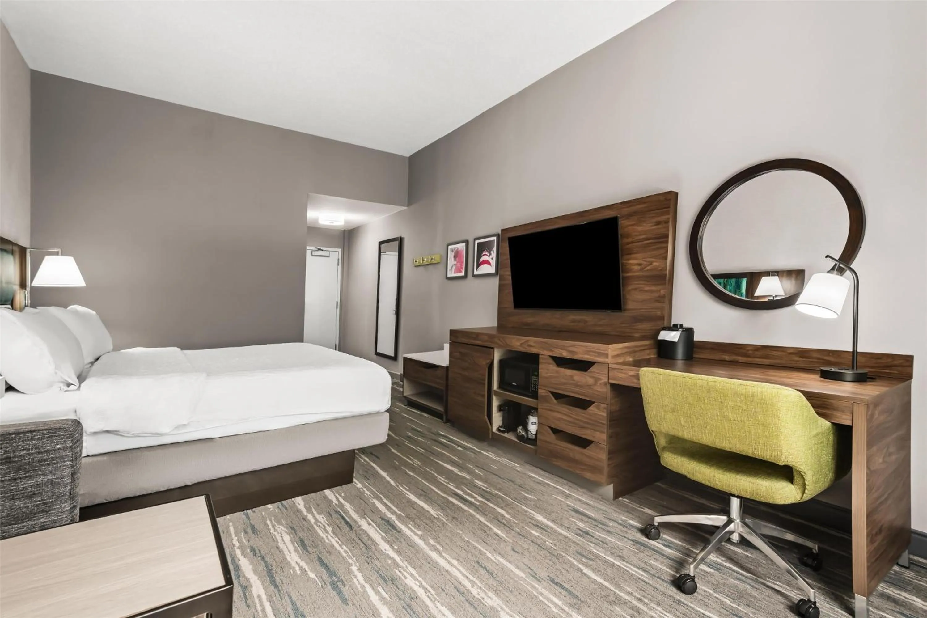 Bedroom, Bed in Hampton Inn Elkton