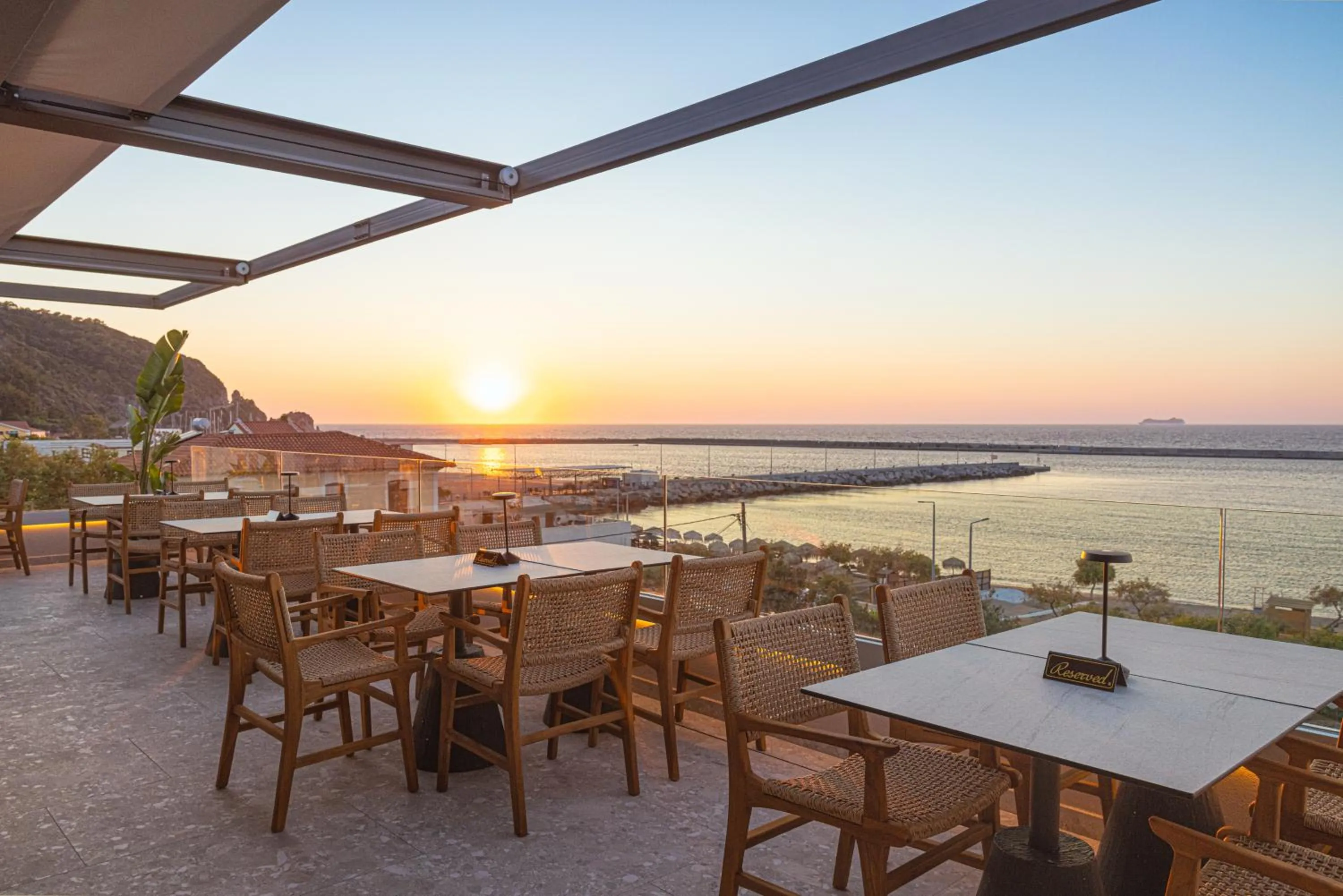 Restaurant/places to eat in Erato by Samian Mare