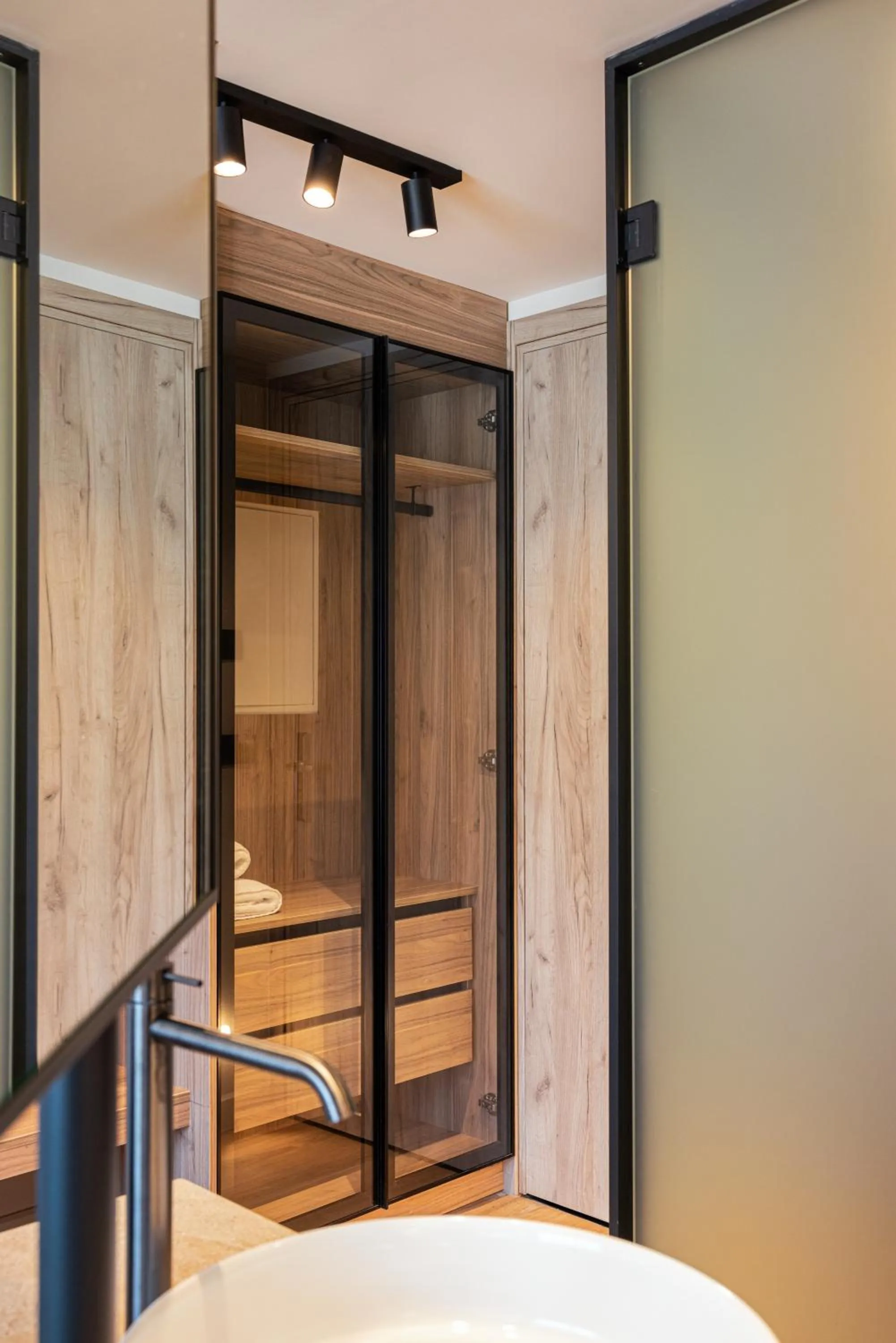 wardrobe, Bed in Erato by Samian Mare