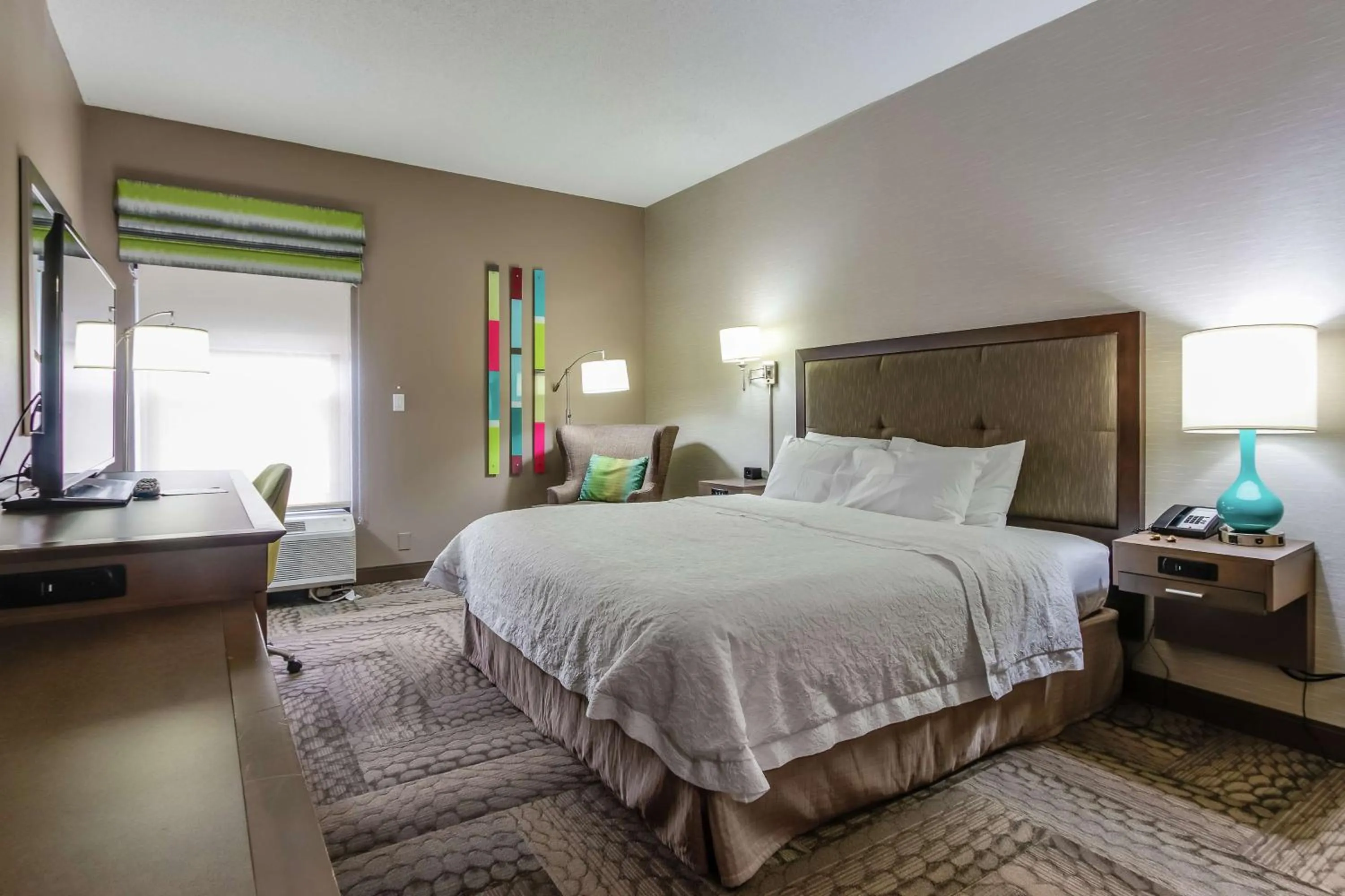 Bedroom, Bed in Hampton Inn Dickson