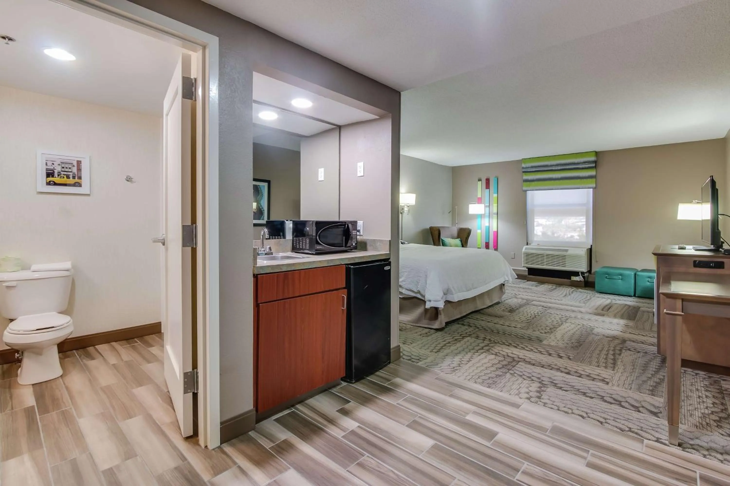 Bedroom, Bed in Hampton Inn Dickson