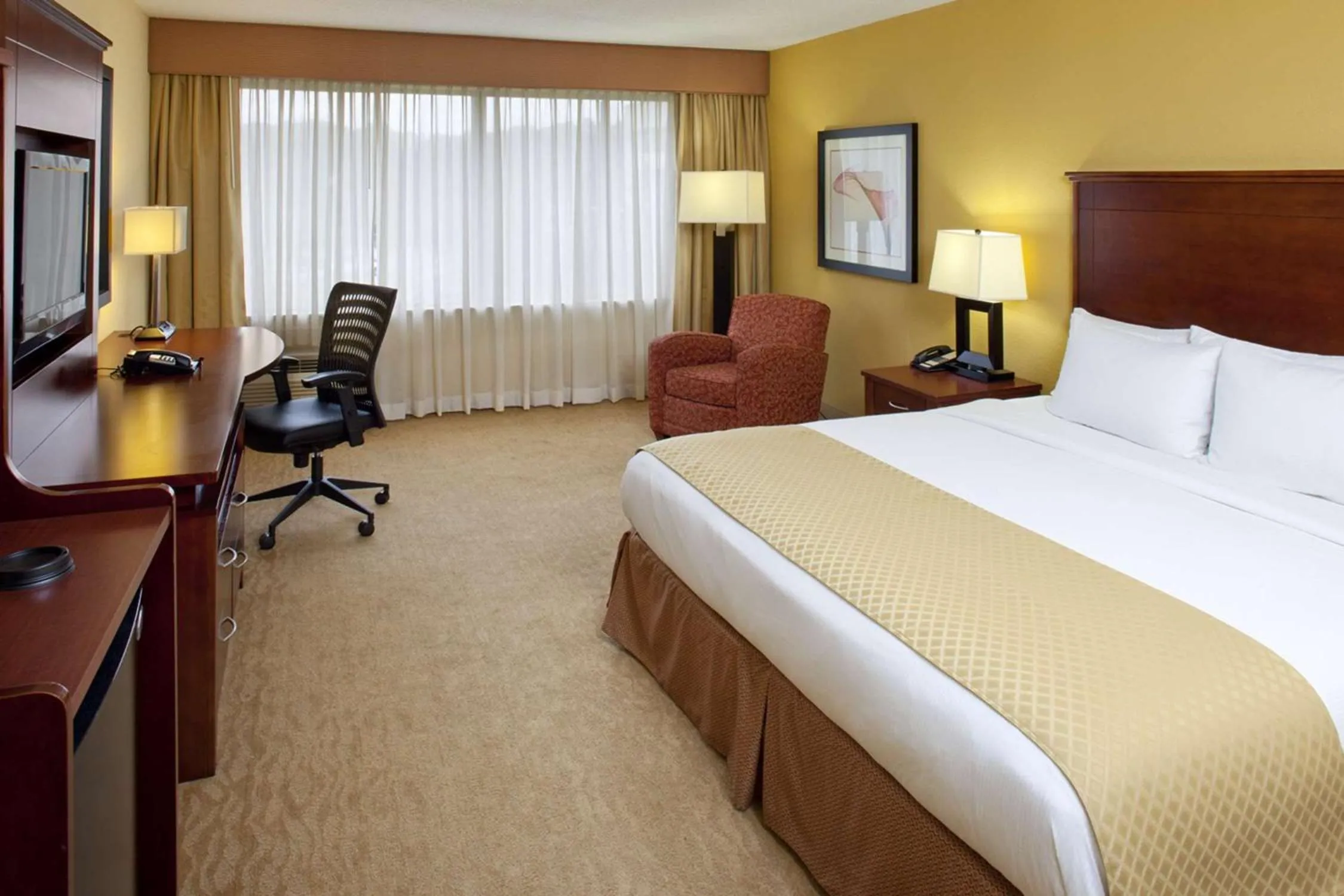 Bed in DoubleTree by Hilton Fayetteville