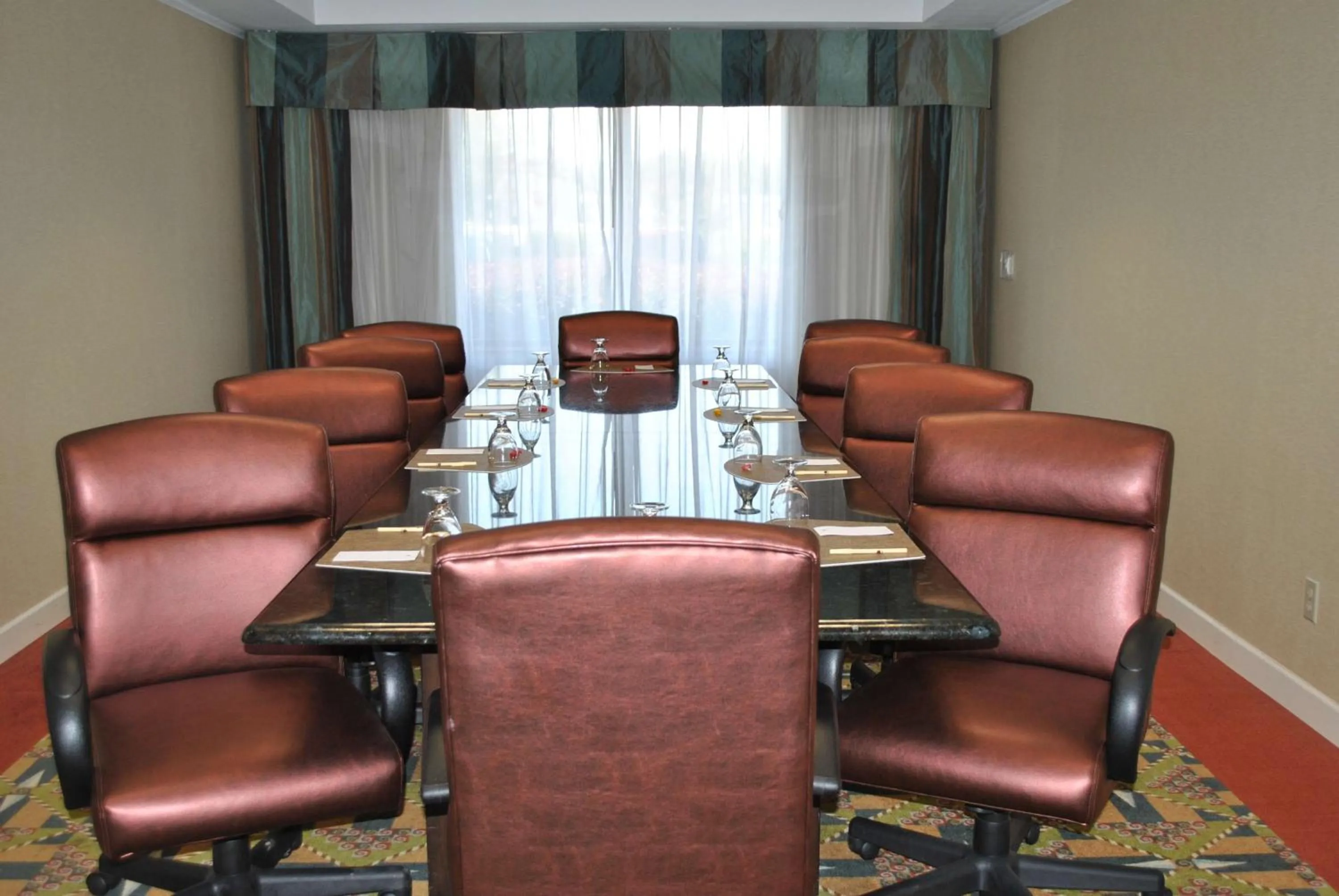 Meeting/conference room in DoubleTree by Hilton Fayetteville