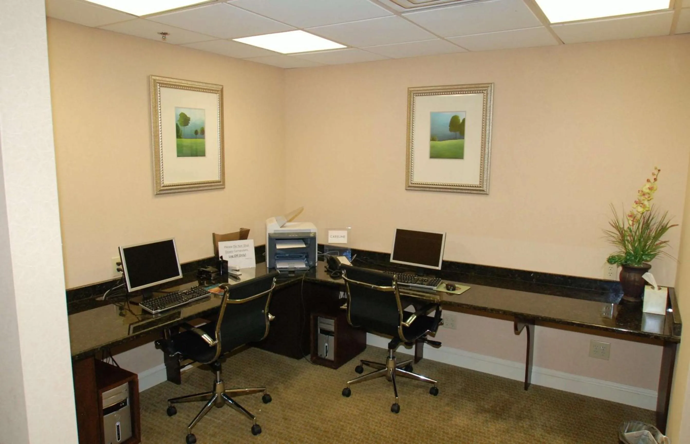 Business facilities in DoubleTree by Hilton Fayetteville