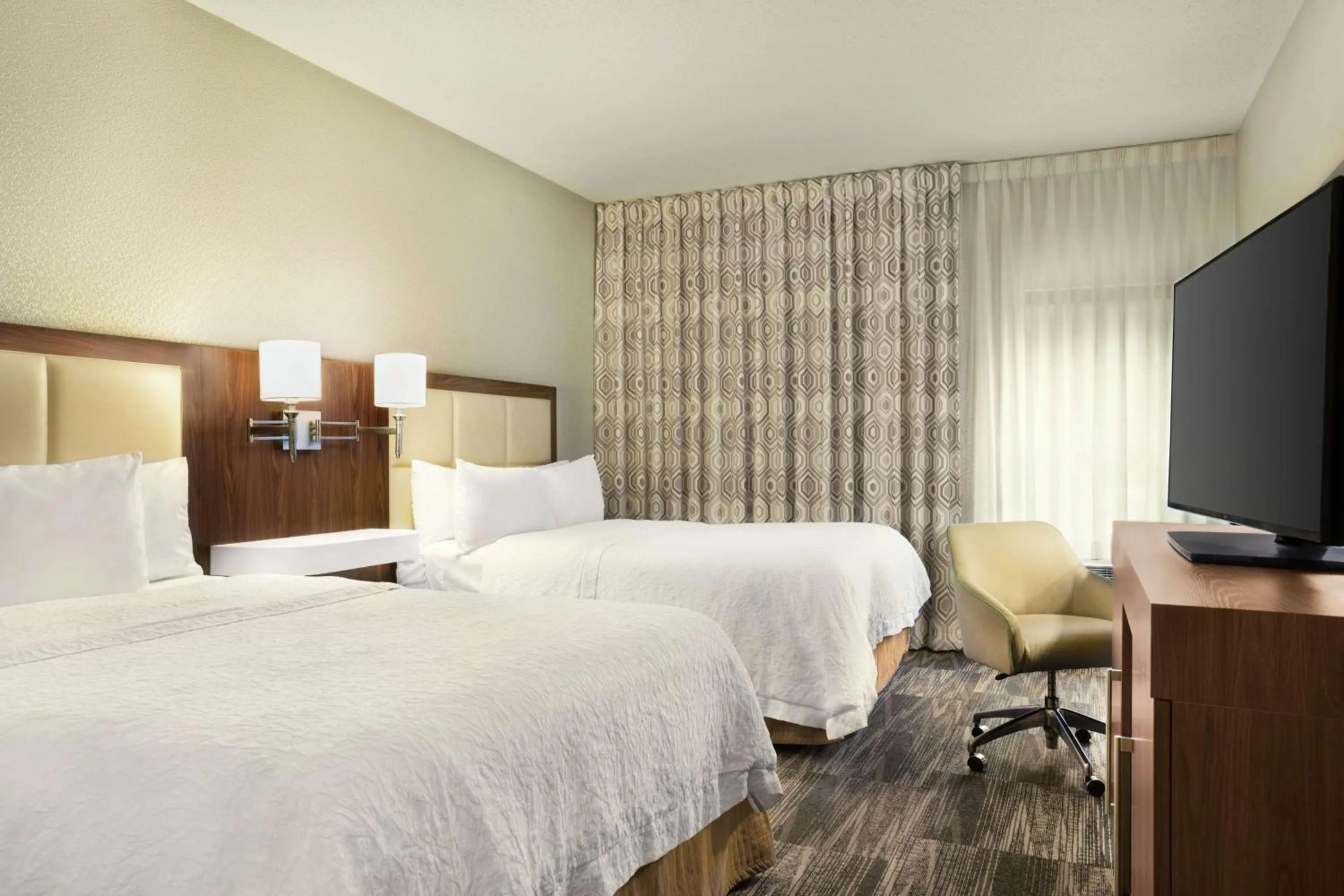 Bed in Hampton Inn Findlay