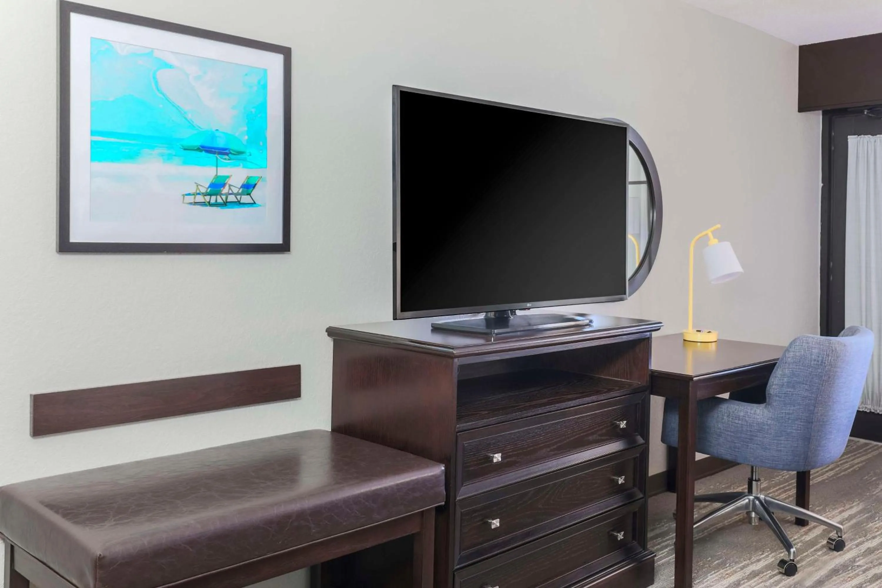 TV and multimedia in Hampton Inn Fort Walton Beach