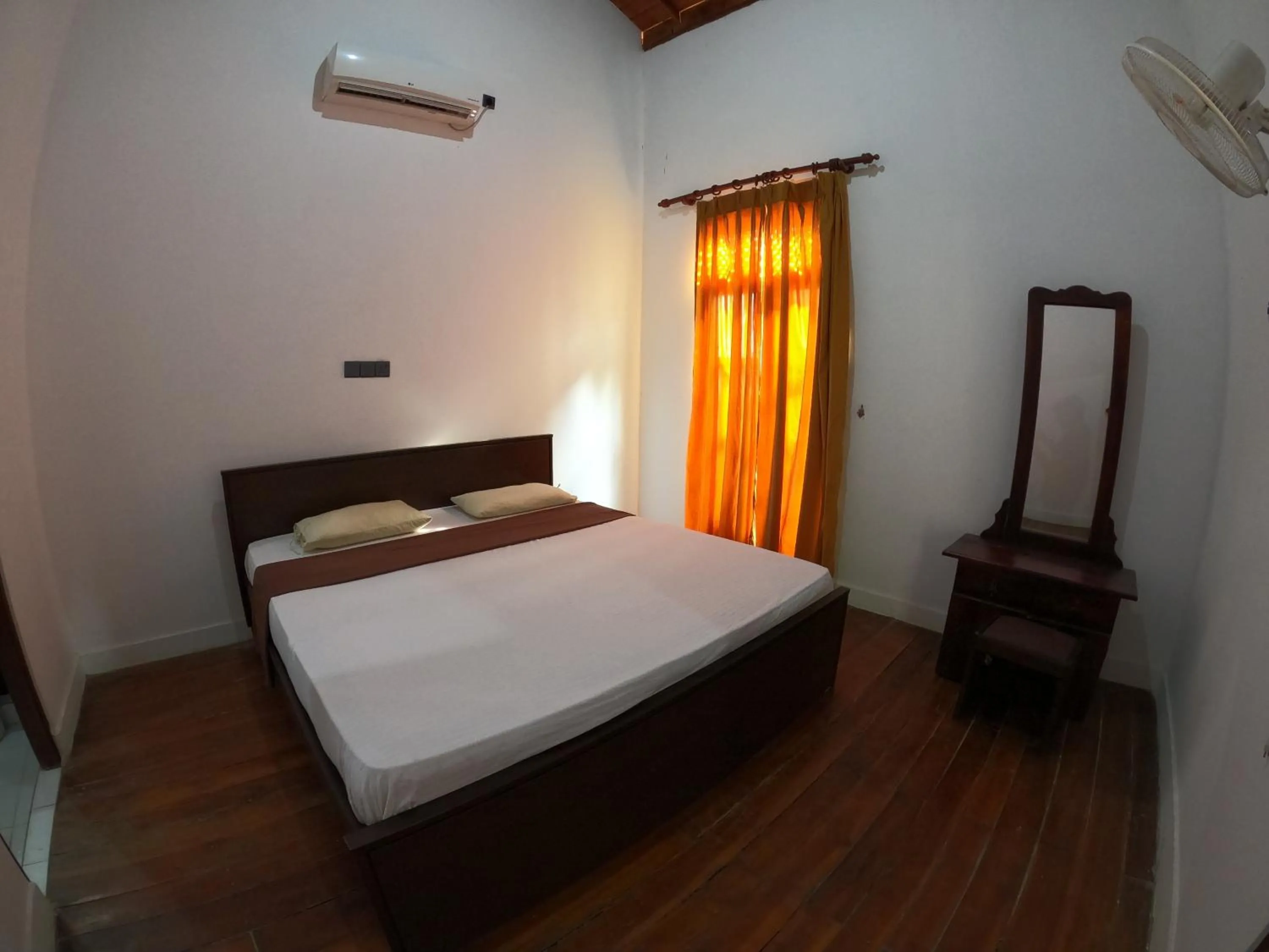 Photo of the whole room in Sunrise Cabanas