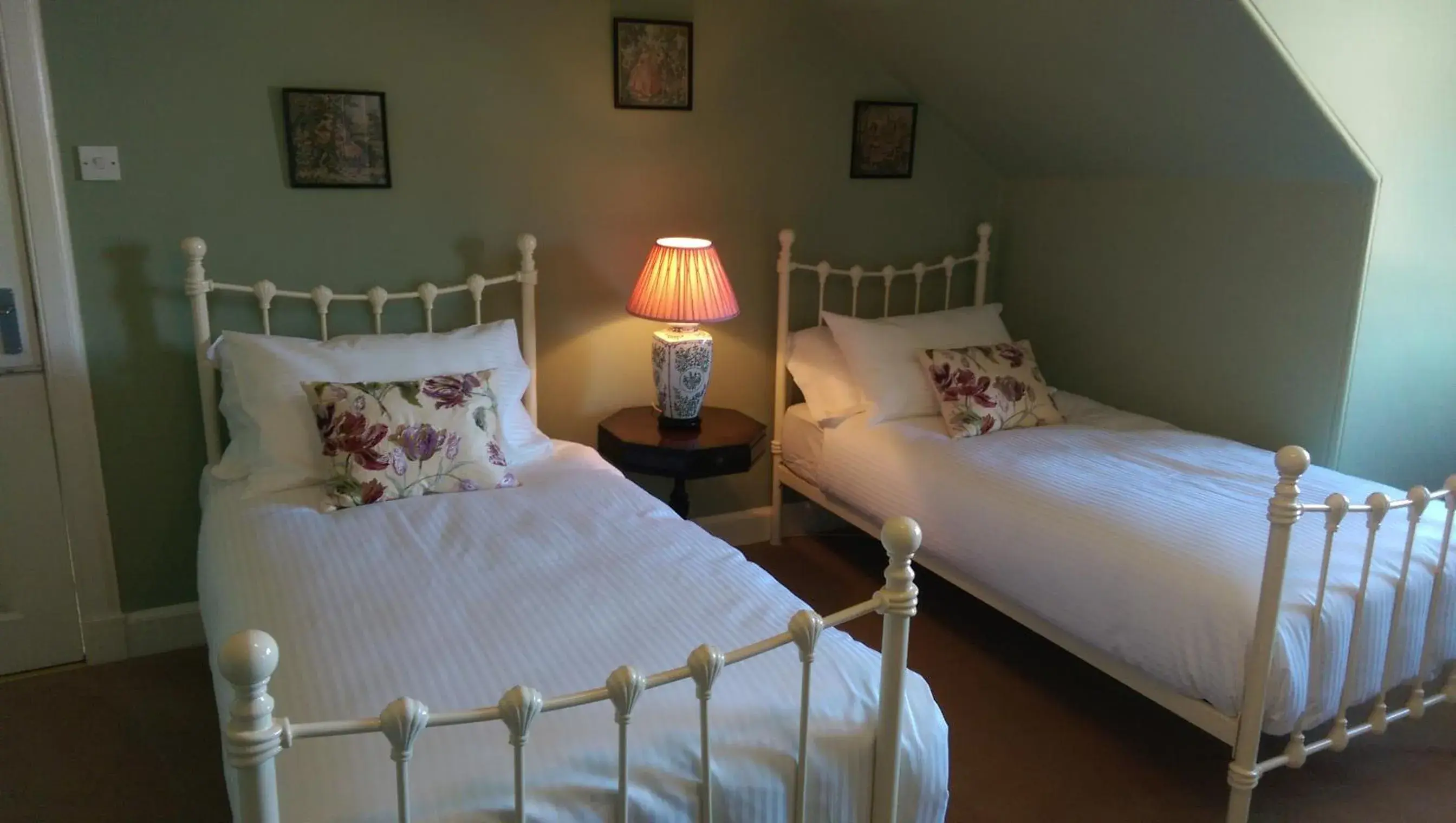 Deluxe Double or Twin Room - single occupancy in Lochinver Guesthouse Deluxe Double or Twin Room - single occupancy in Lochinver Guesthouse