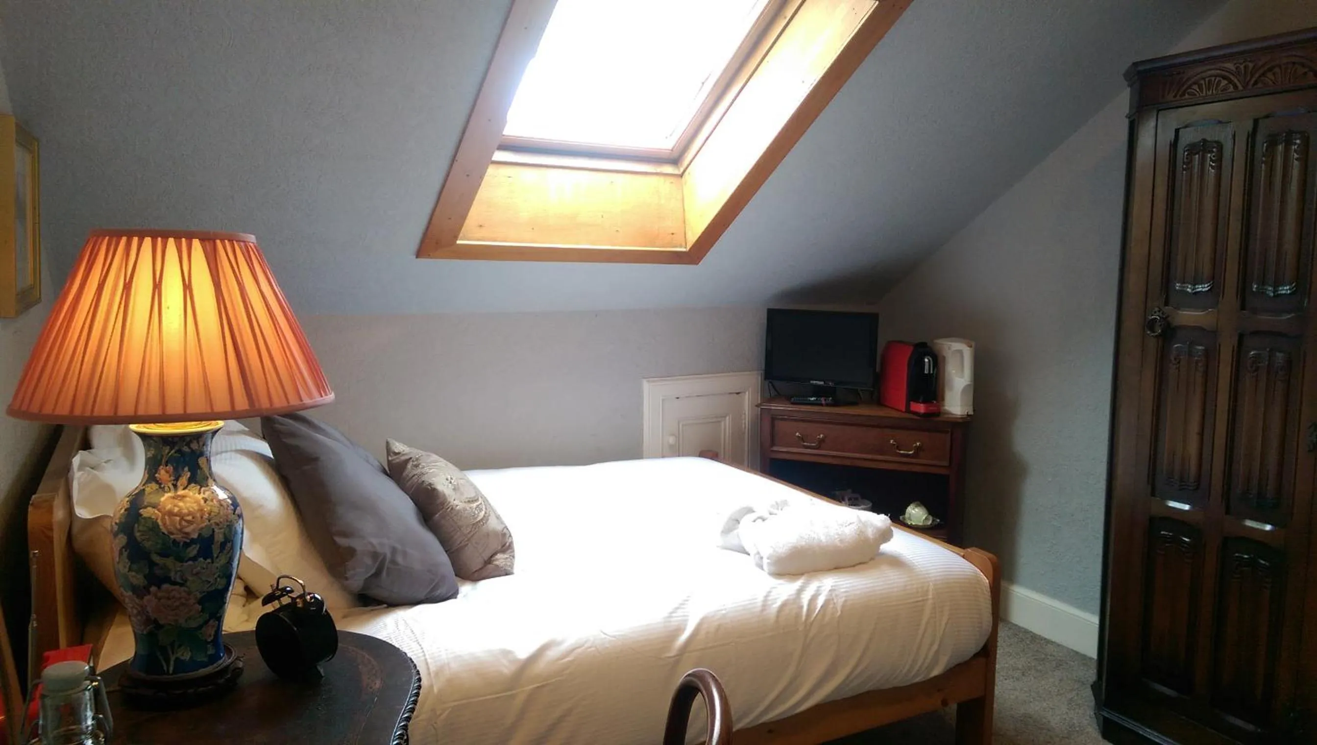 Photo of the whole room, Bed in Lochinver Guesthouse