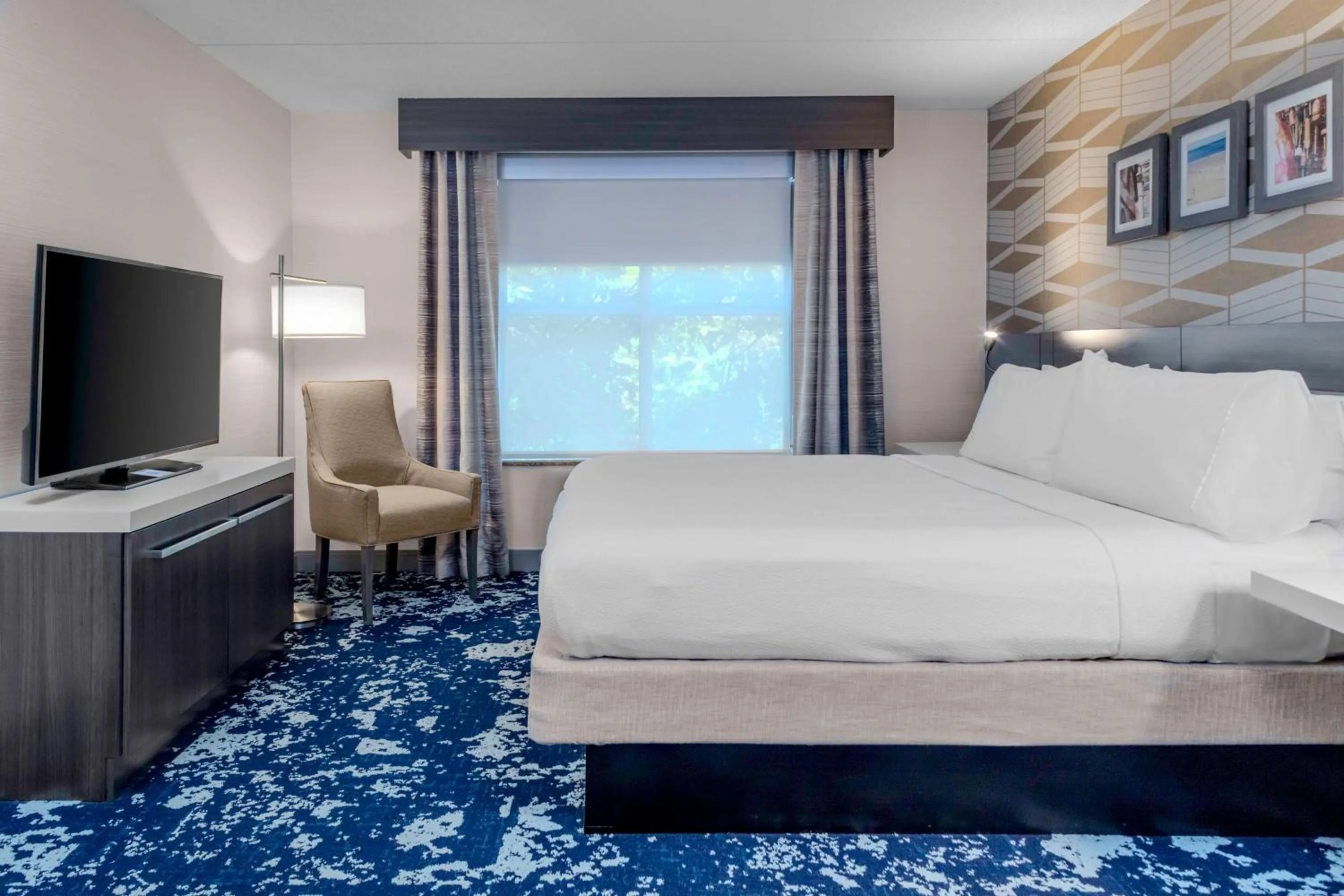 Bed in Hilton Garden Inn Freeport Downtown