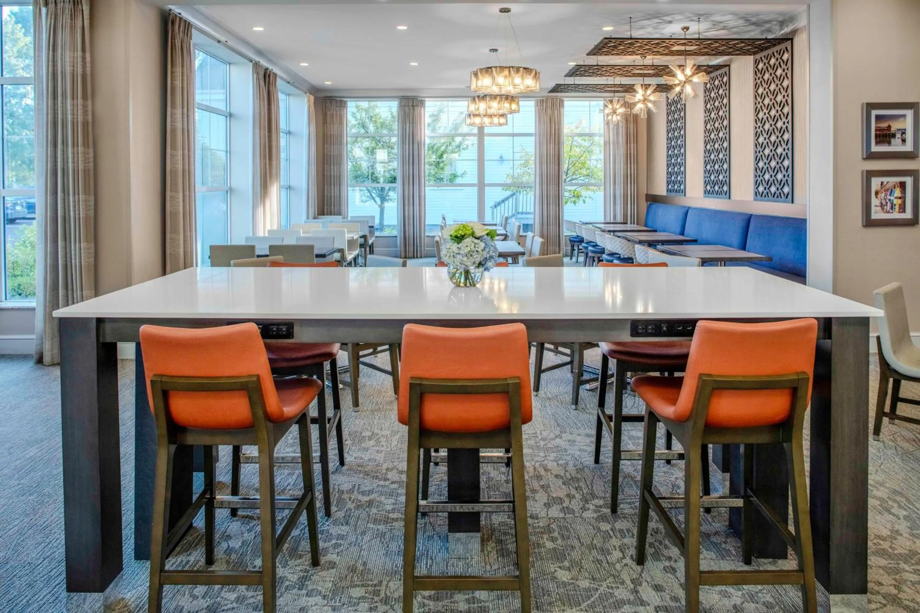 Restaurant/places to eat in Hilton Garden Inn Freeport Downtown