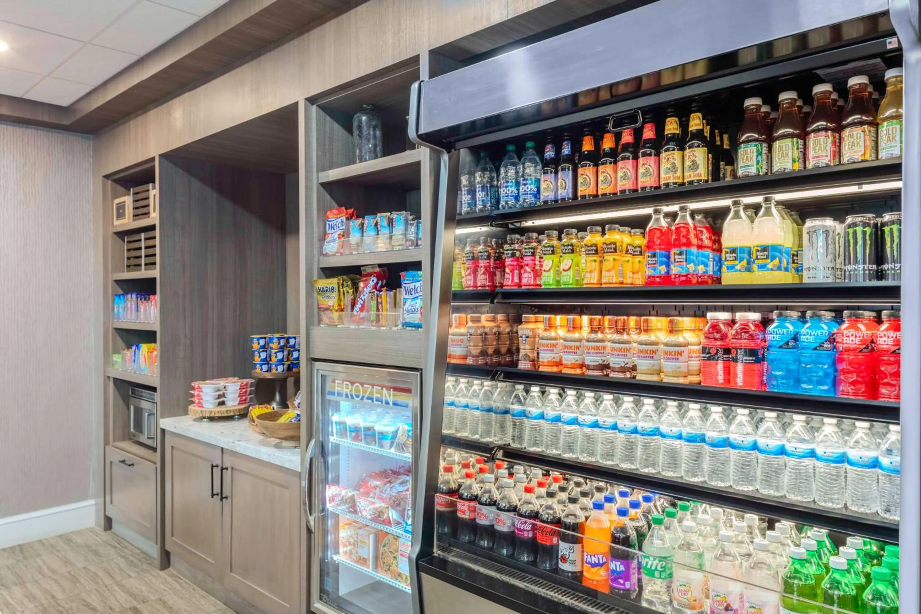 Restaurant/places to eat in Hilton Garden Inn Freeport Downtown