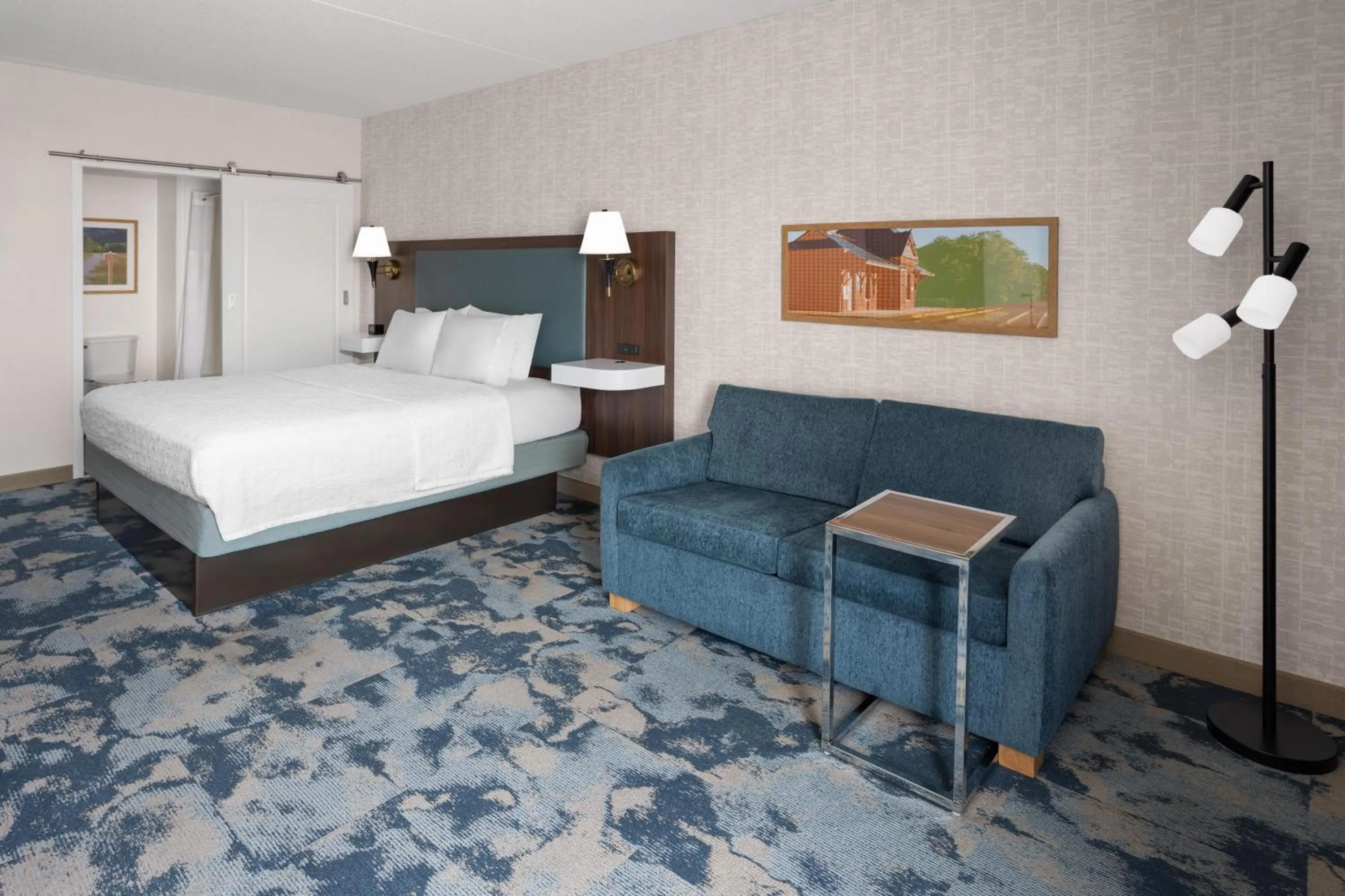 Living room, Bed in Hampton Inn Frostburg