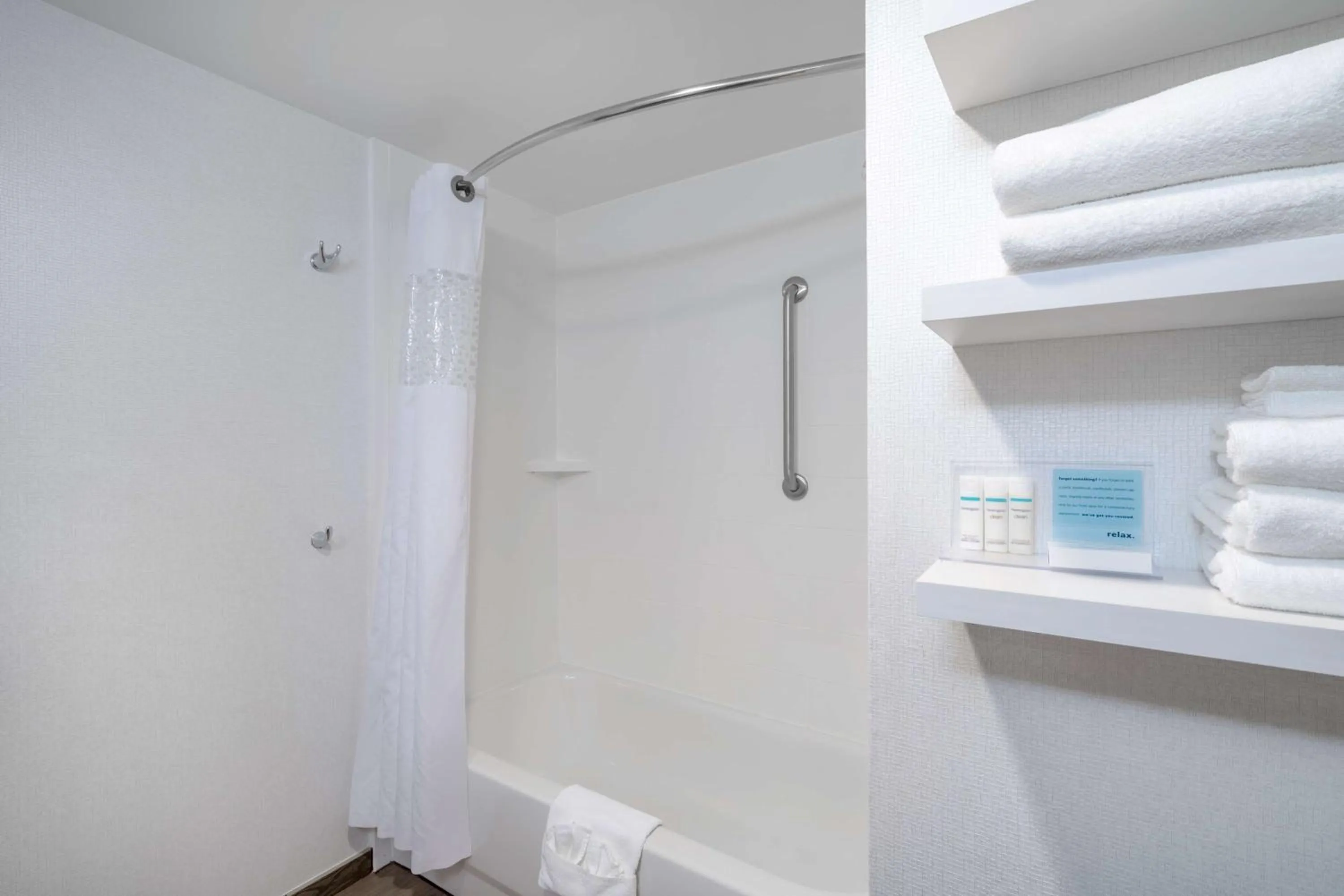 Bathroom in Hampton Inn Frostburg