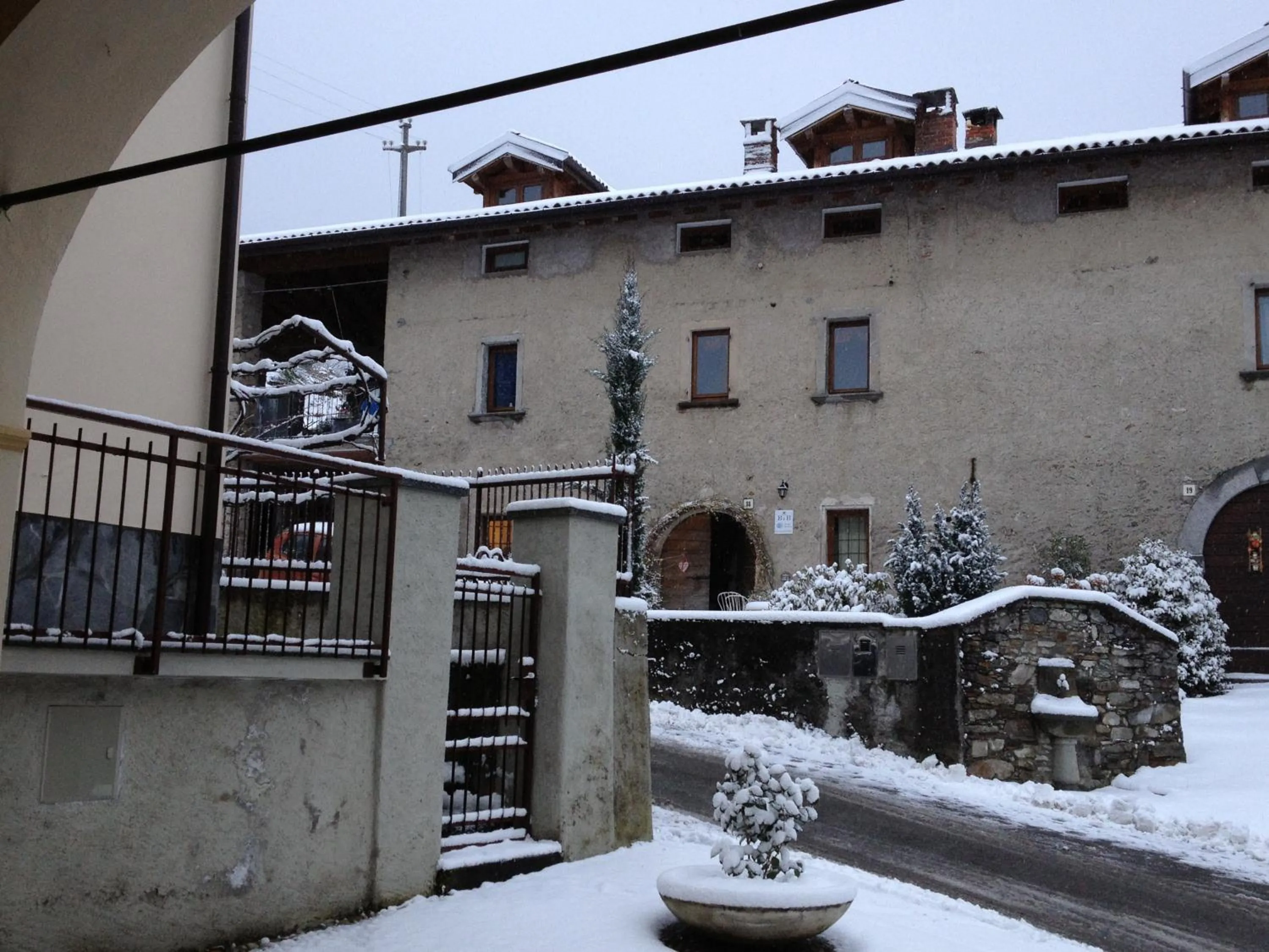 Facade/entrance in La Tana del Ghiro