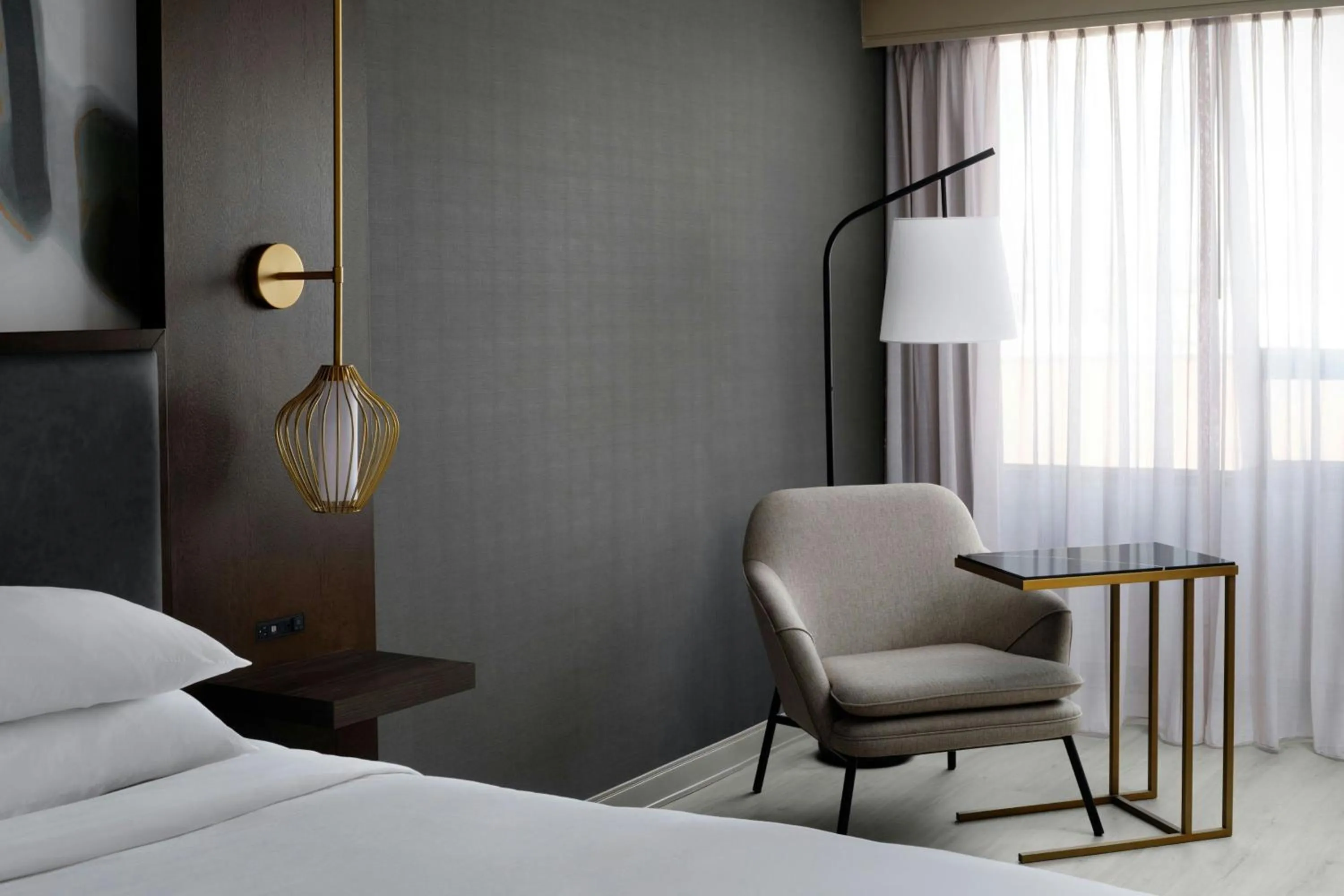 Photo of the whole room, Bed in Indianapolis Marriott East