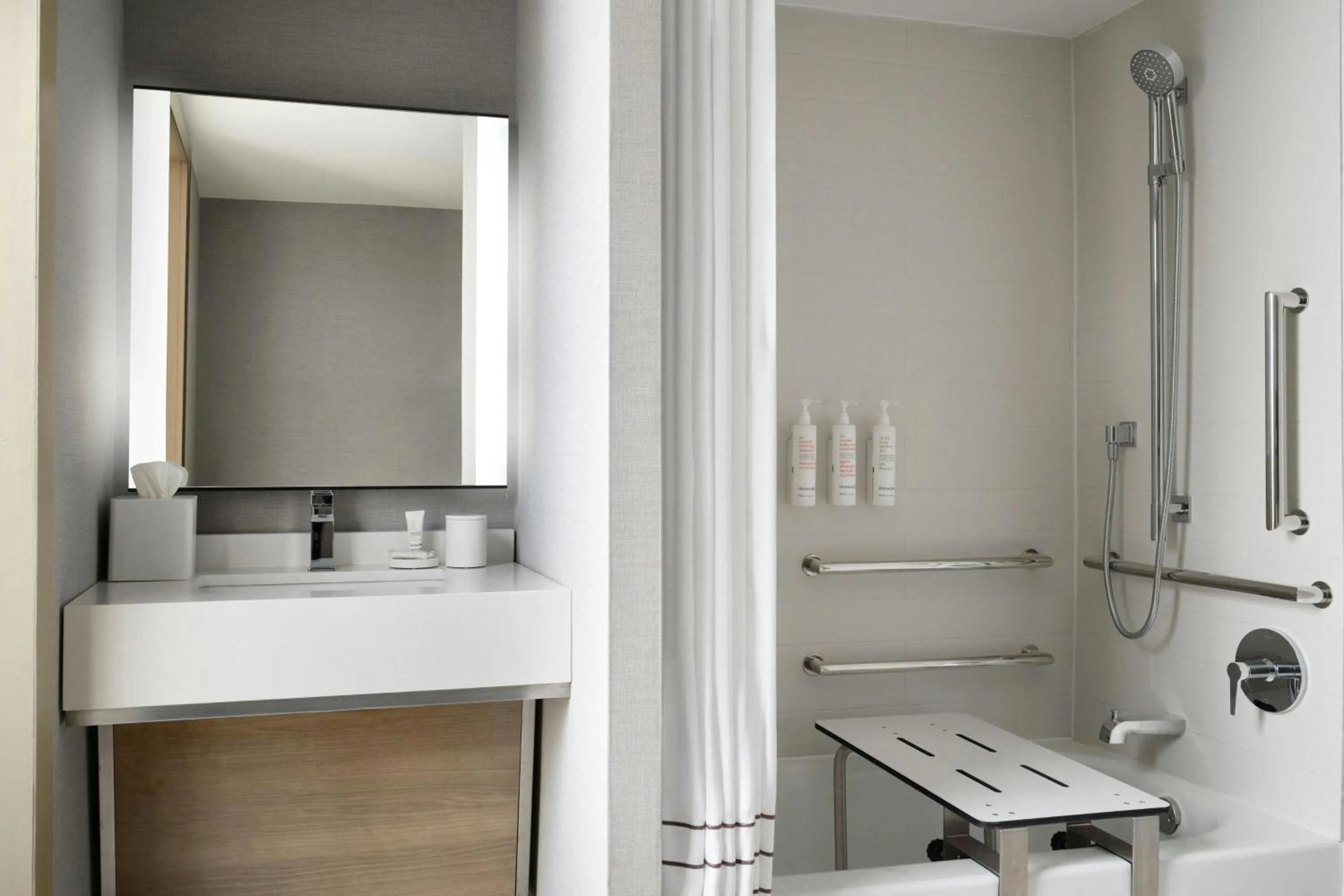 Photo of the whole room in Indianapolis Marriott East