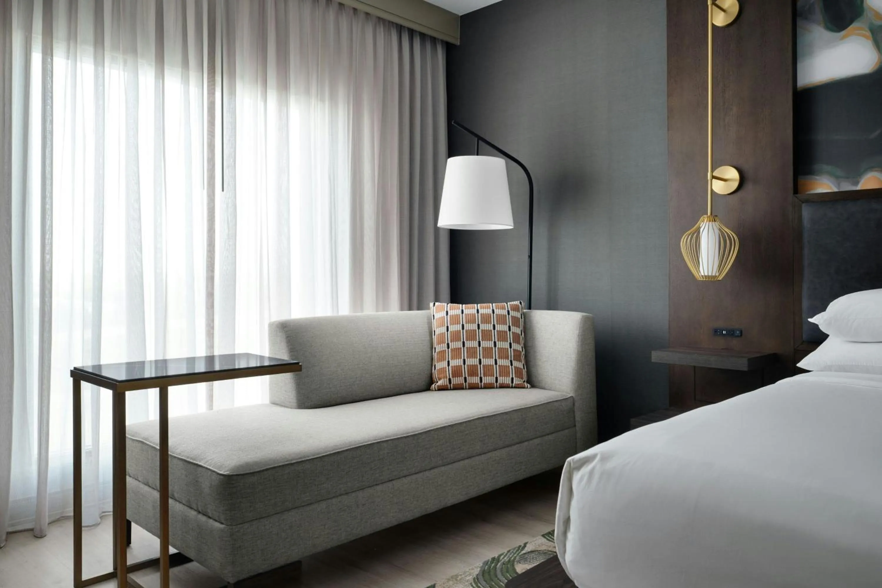 Photo of the whole room, Bed in Indianapolis Marriott East