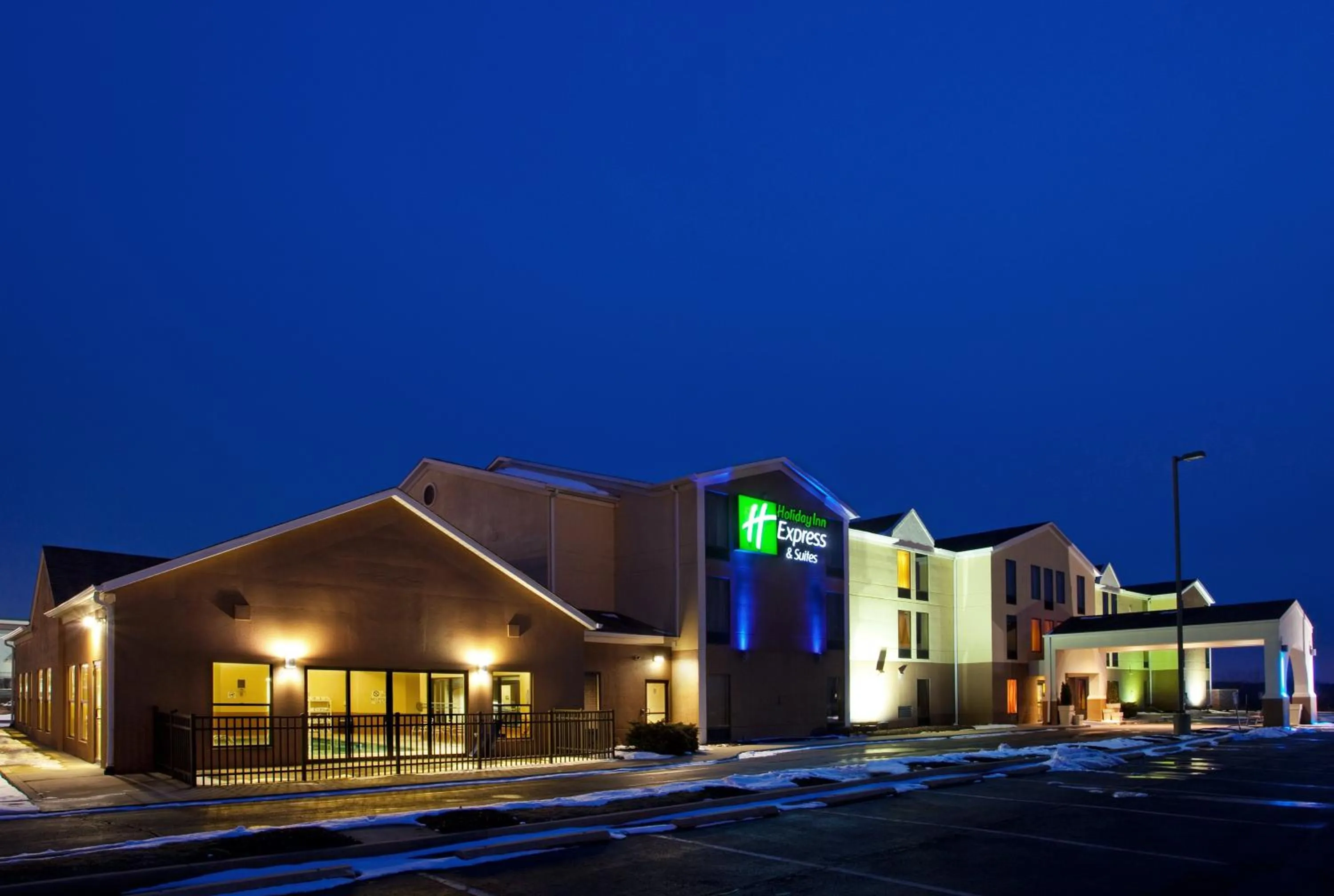 Property building in Holiday Inn Express Hotel & Suites Cleveland-Streetsboro by IHG