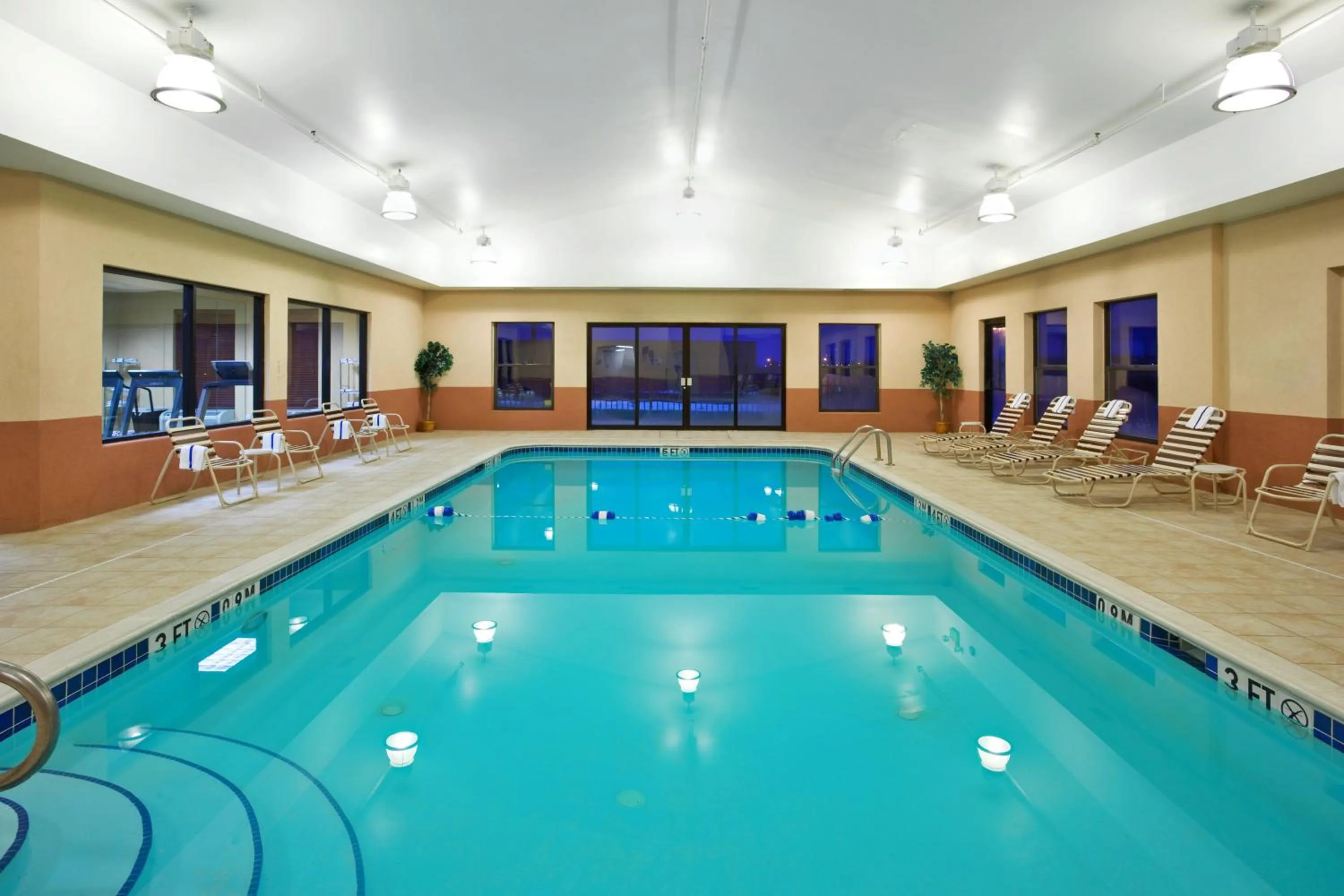 Swimming pool in Holiday Inn Express Hotel & Suites Cleveland-Streetsboro by IHG