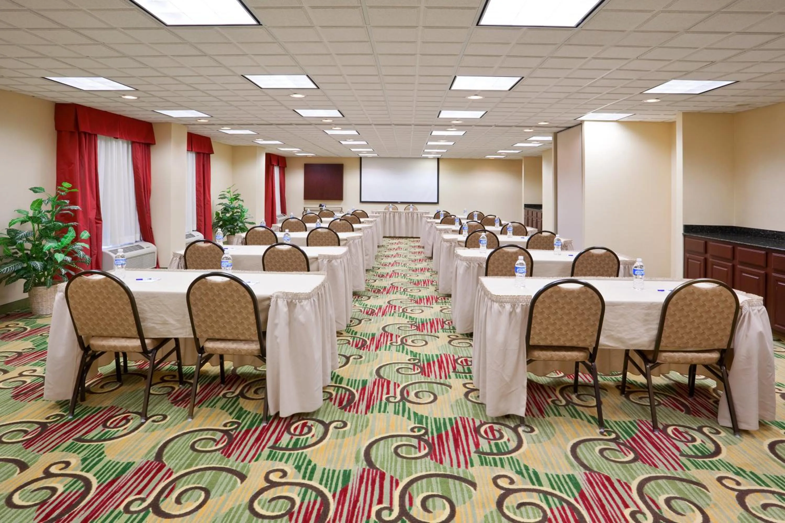 Meeting/conference room in Holiday Inn Express Hotel & Suites Cleveland-Streetsboro by IHG